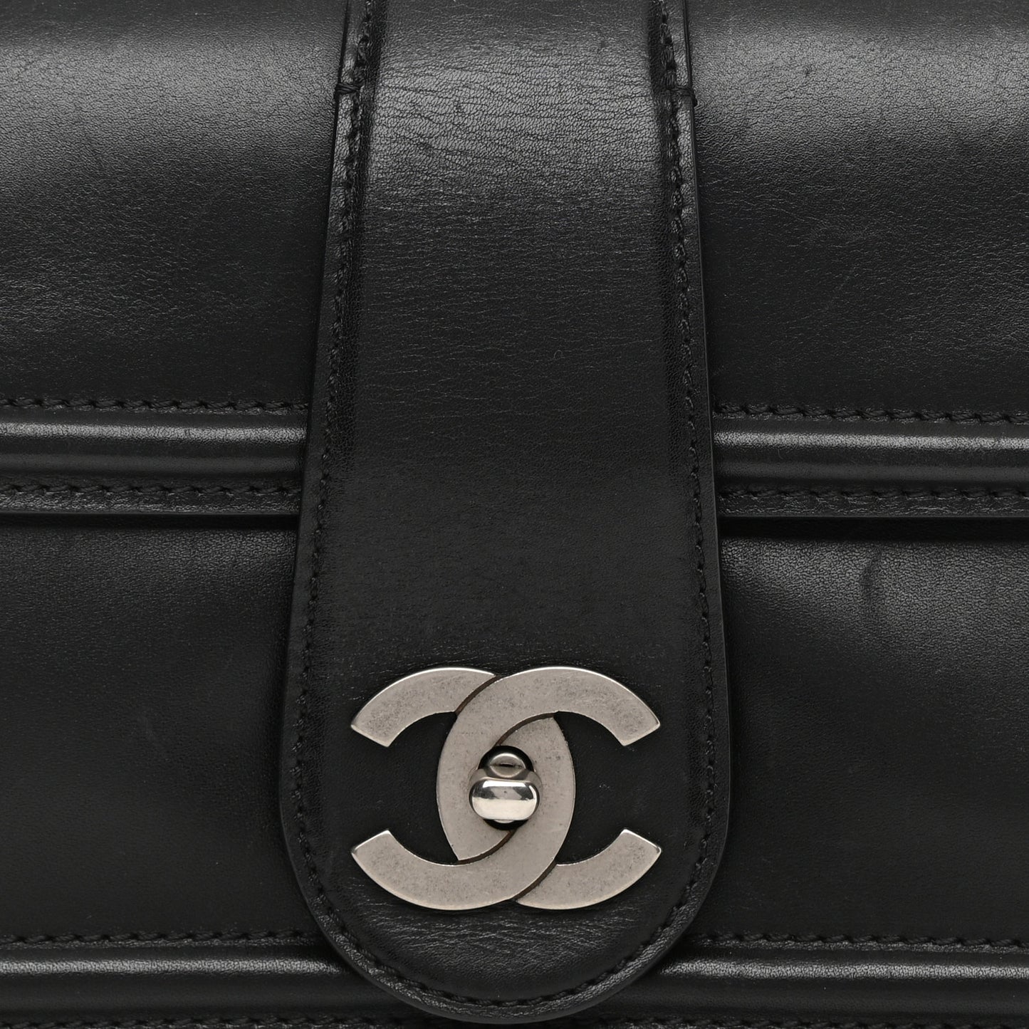 Smooth Calfskin Country Ride Flap Black