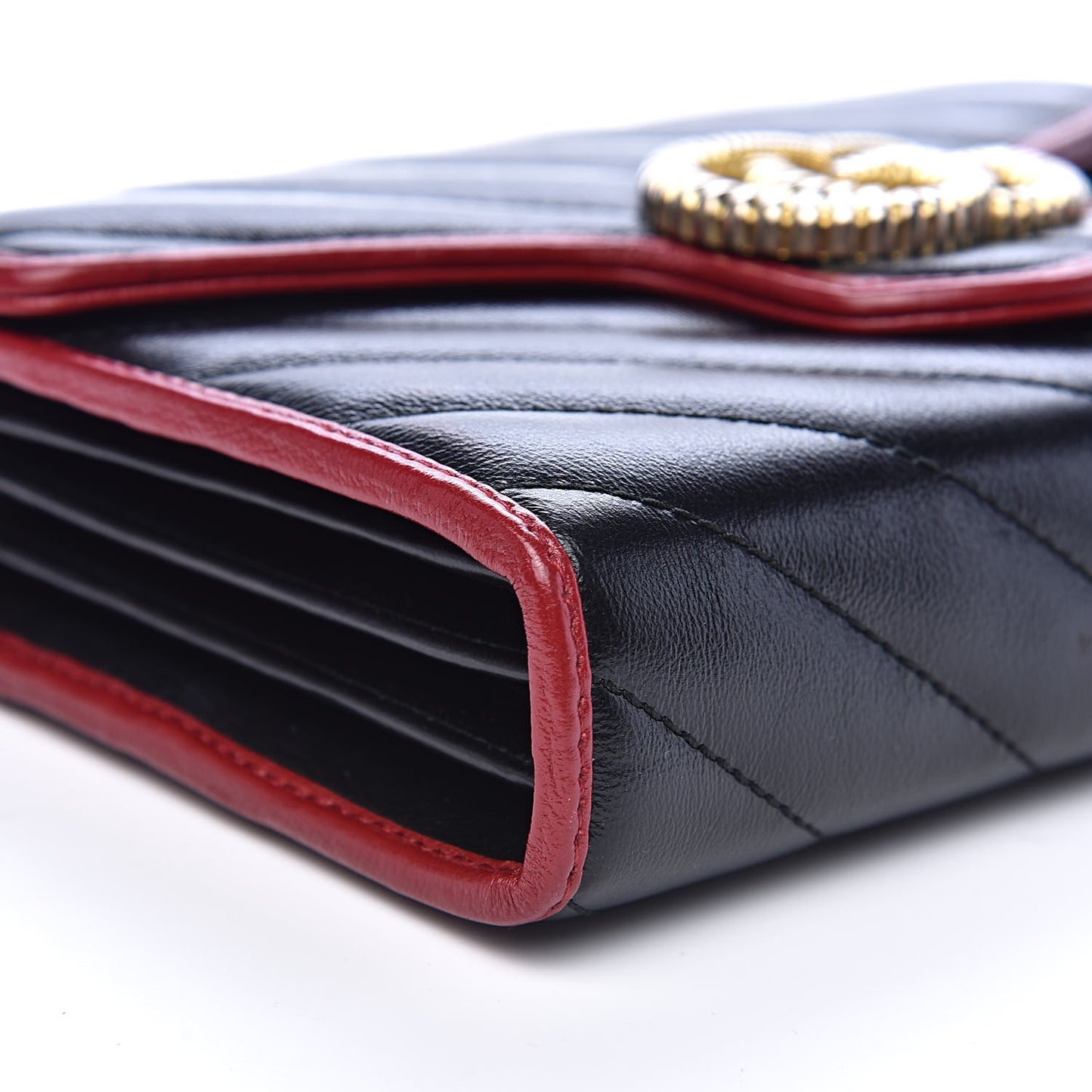 Vintage Effect Calfskin Matelasse Diagonal Torchon GG Marmont Chain Wallet Black Romantic Cherry