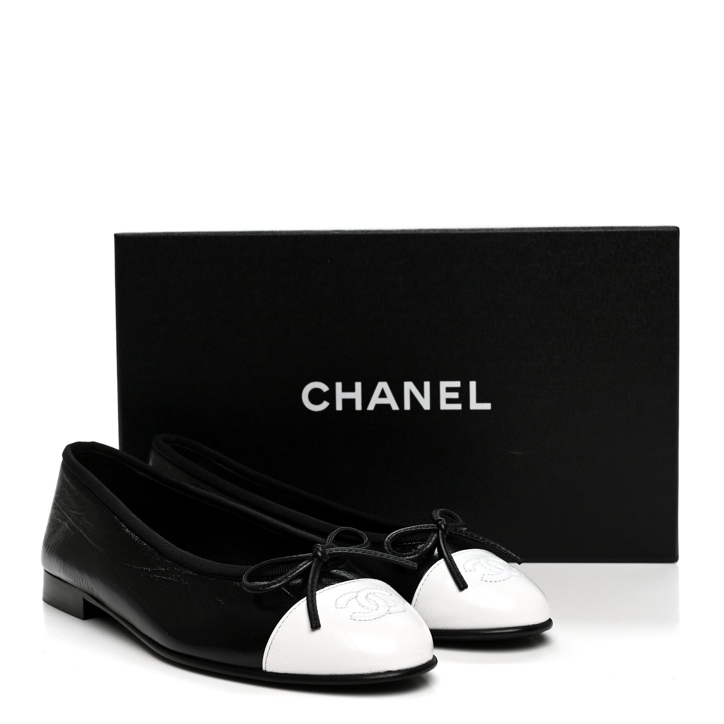 Crumpled Shiny Lambskin Cap Toe CC Ballerina Flats 36.5 Black White