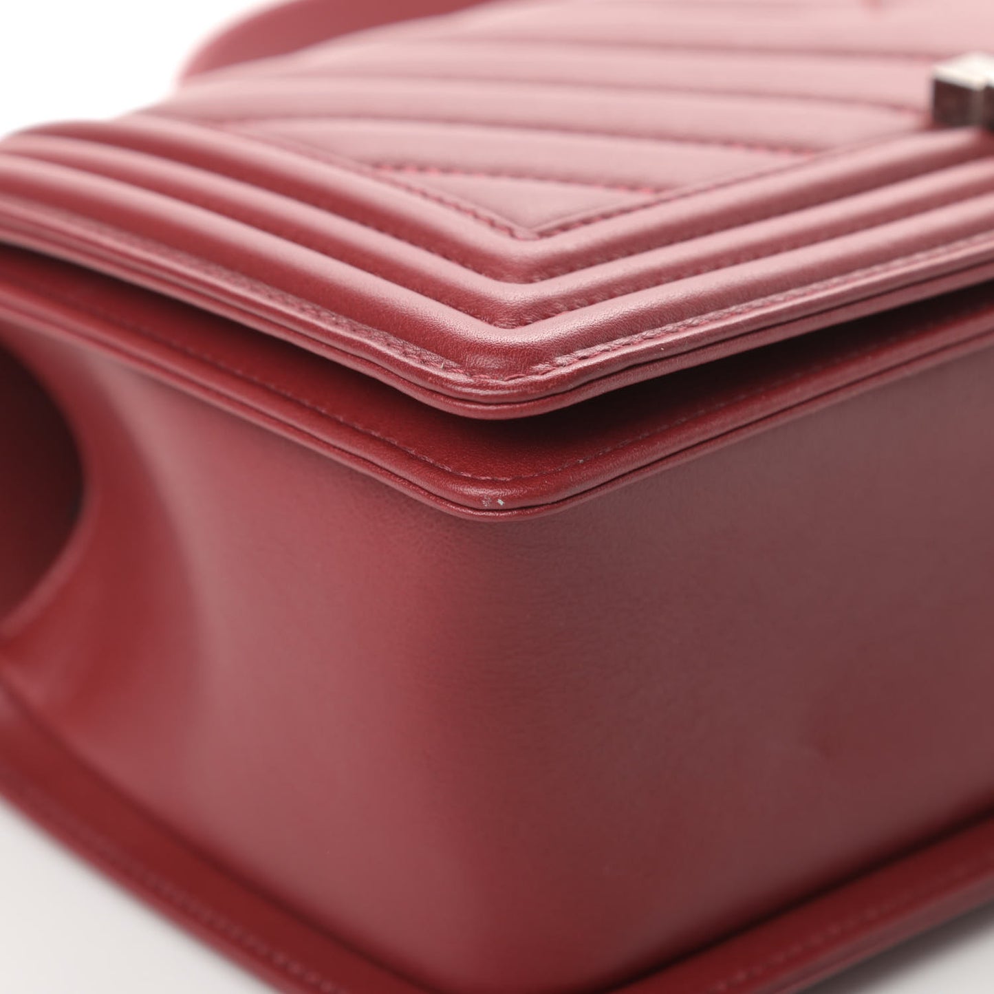 Lambskin Chevron Quilted Medium Boy Flap Red