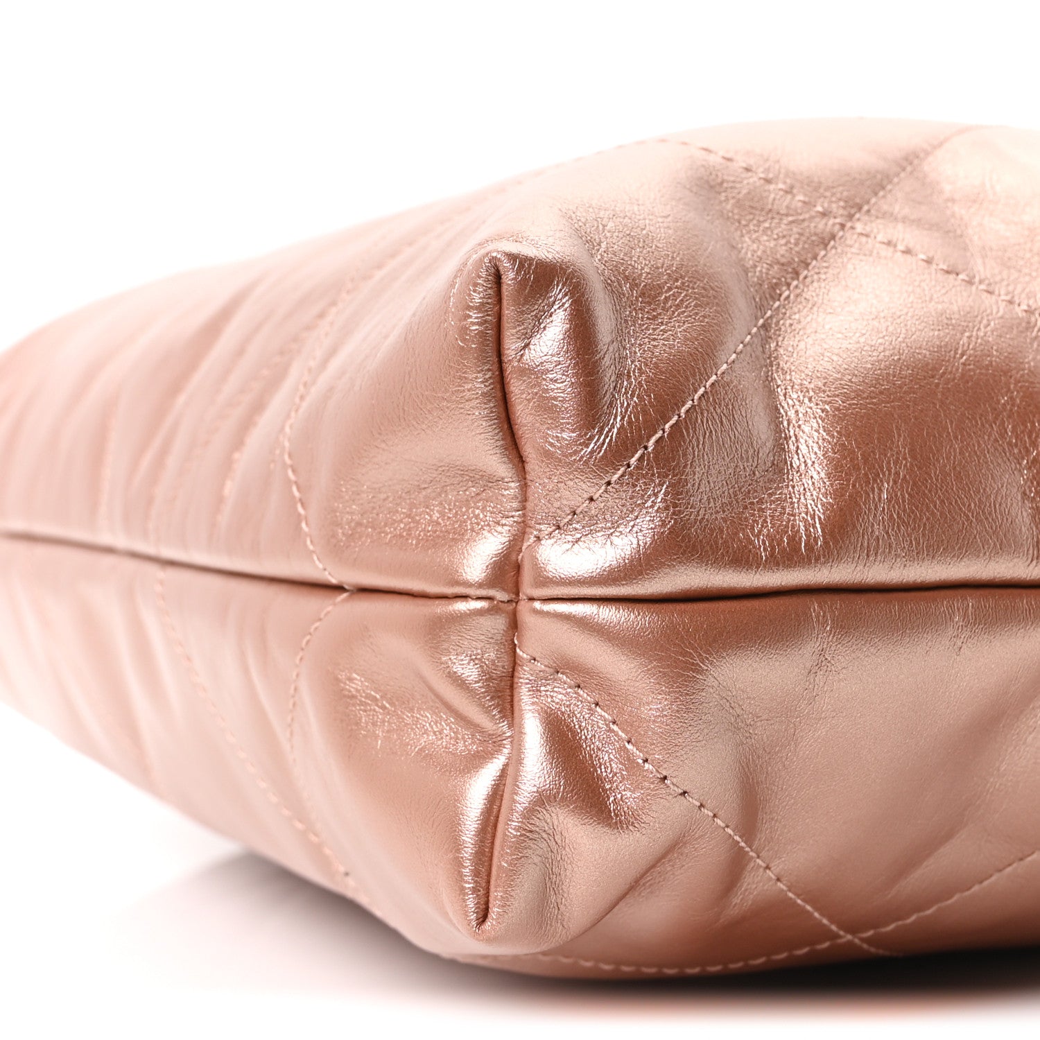007様。CHANEL Chanel Metallic Calfskin Quilted Chanel 22 Copper 1843586