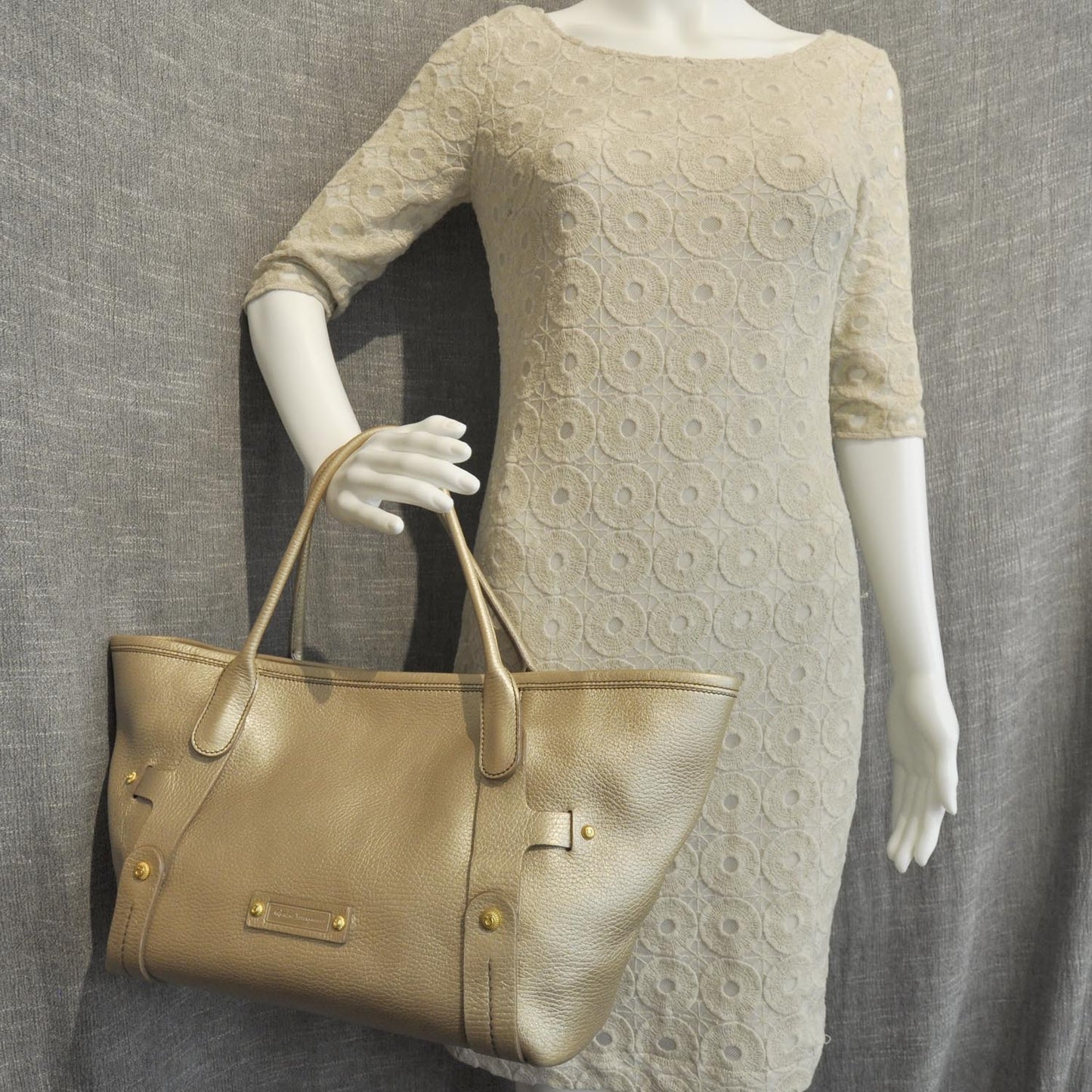 SALVATOREFERRAGAMOLeatherShopperToteGold