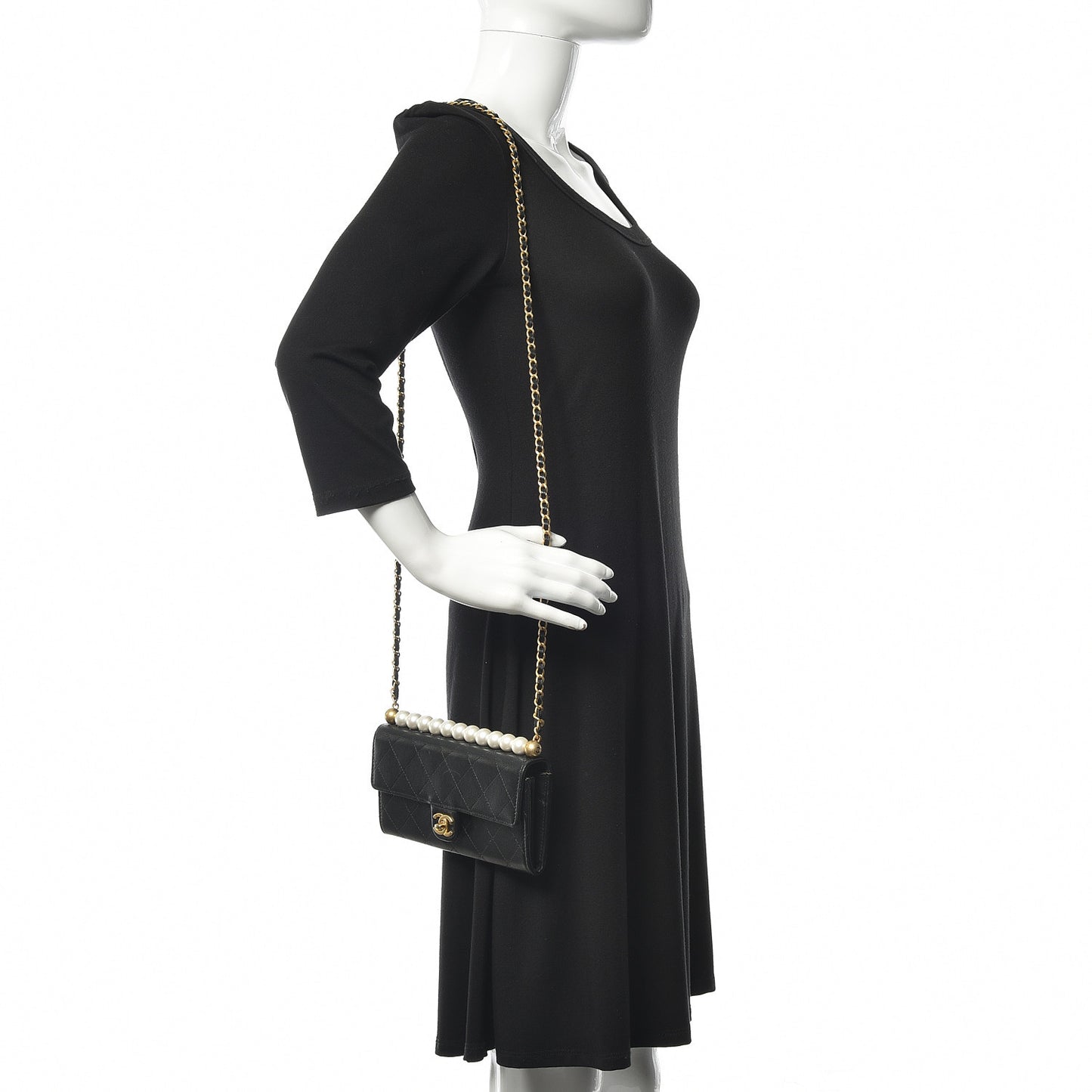 Goatskin Quilted Pearl Short Handle Clutch With Chain Black