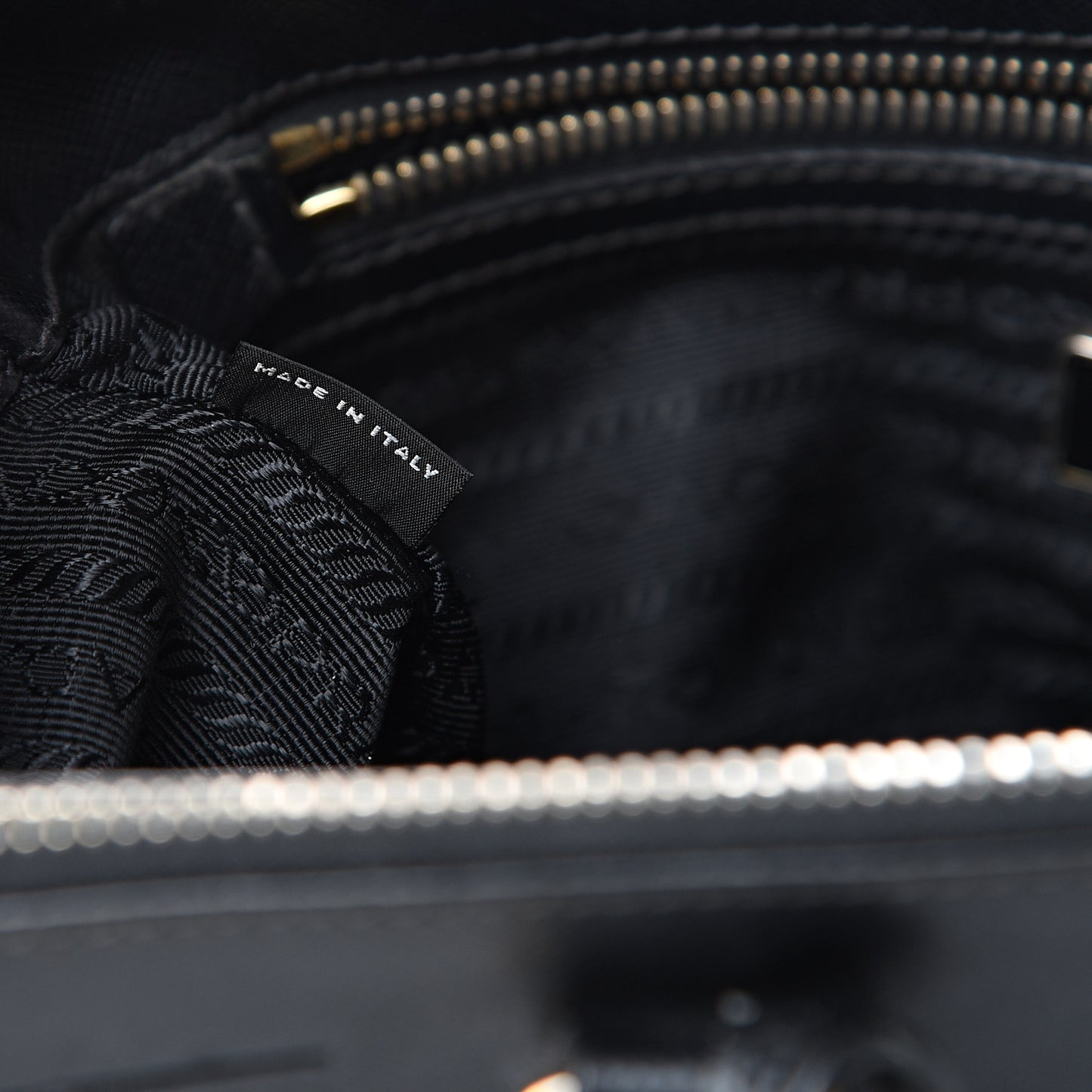 Saffiano Small Galleria Double Zip Tote Black