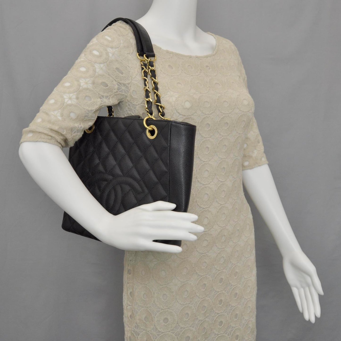 Caviar Petit Shopping Tote PST Black