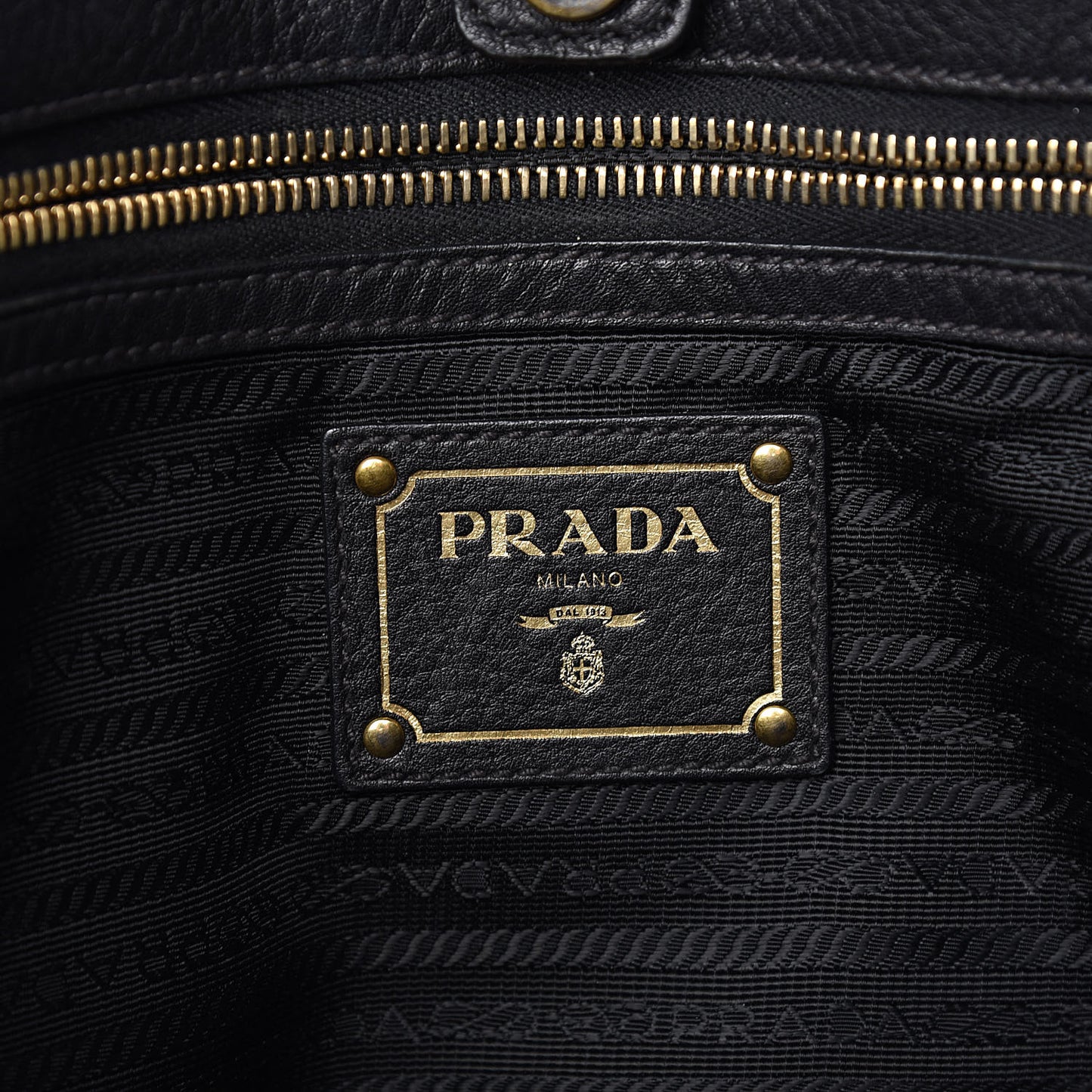 Vitello Daino Shoulder Bag Black