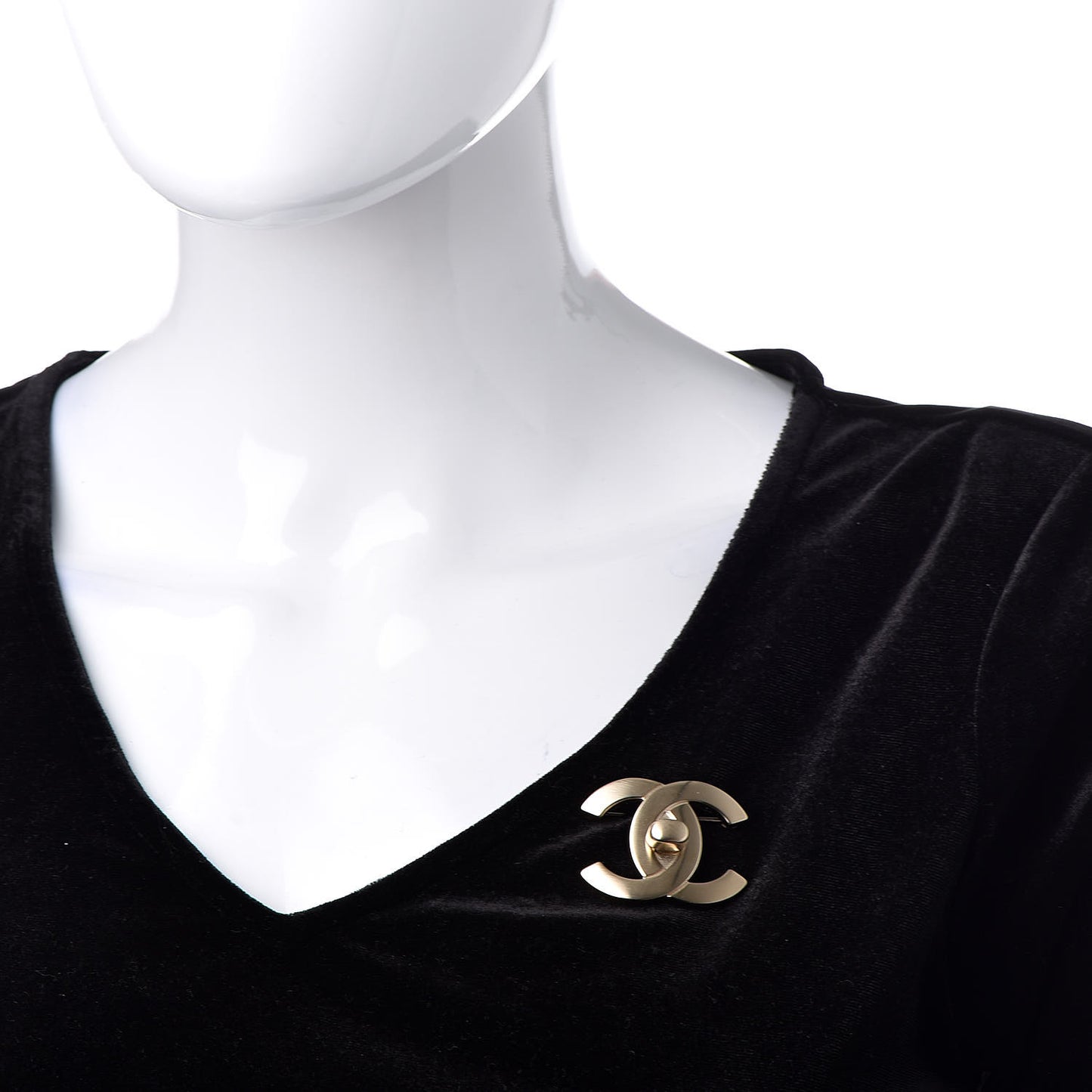CC Turnlock Brooch Gold