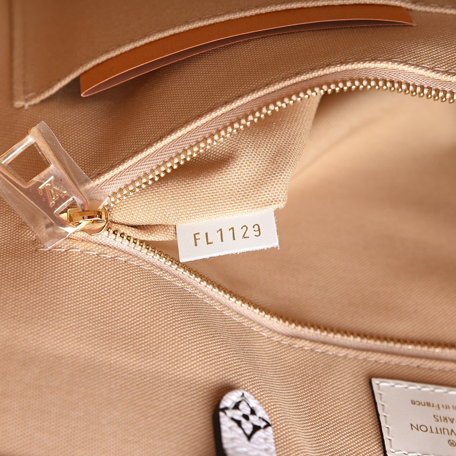 Louis Vuitton Monogram Giant Onthego GM Kaki Beige 9 of 10