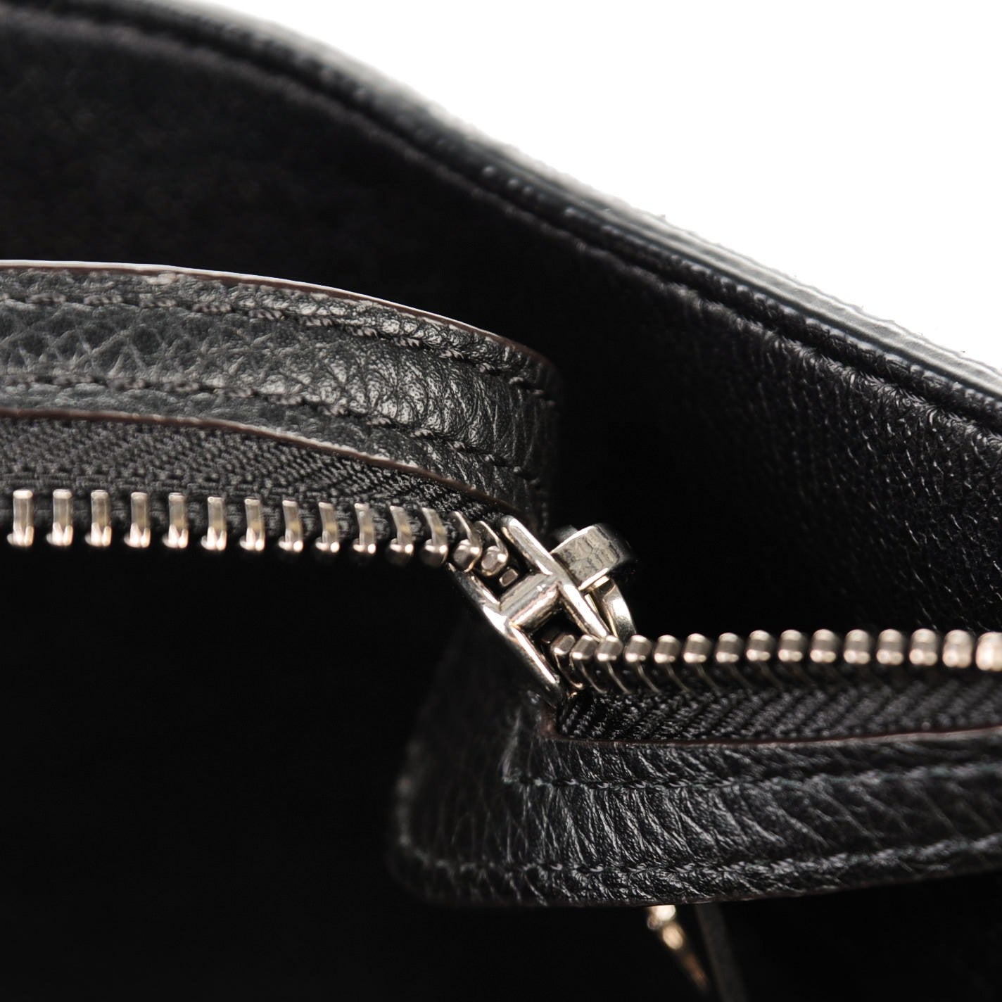 Drummed Calfskin Suede Medium Trapeze Black