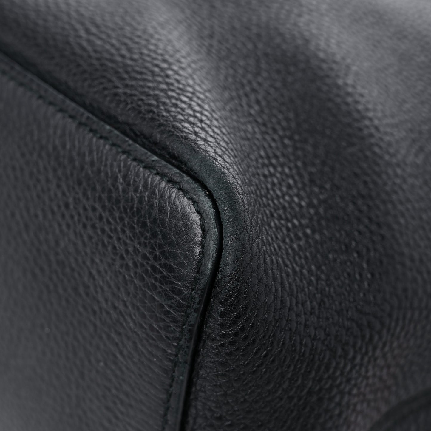 Pebbled Calfskin Large Soho Hobo Black