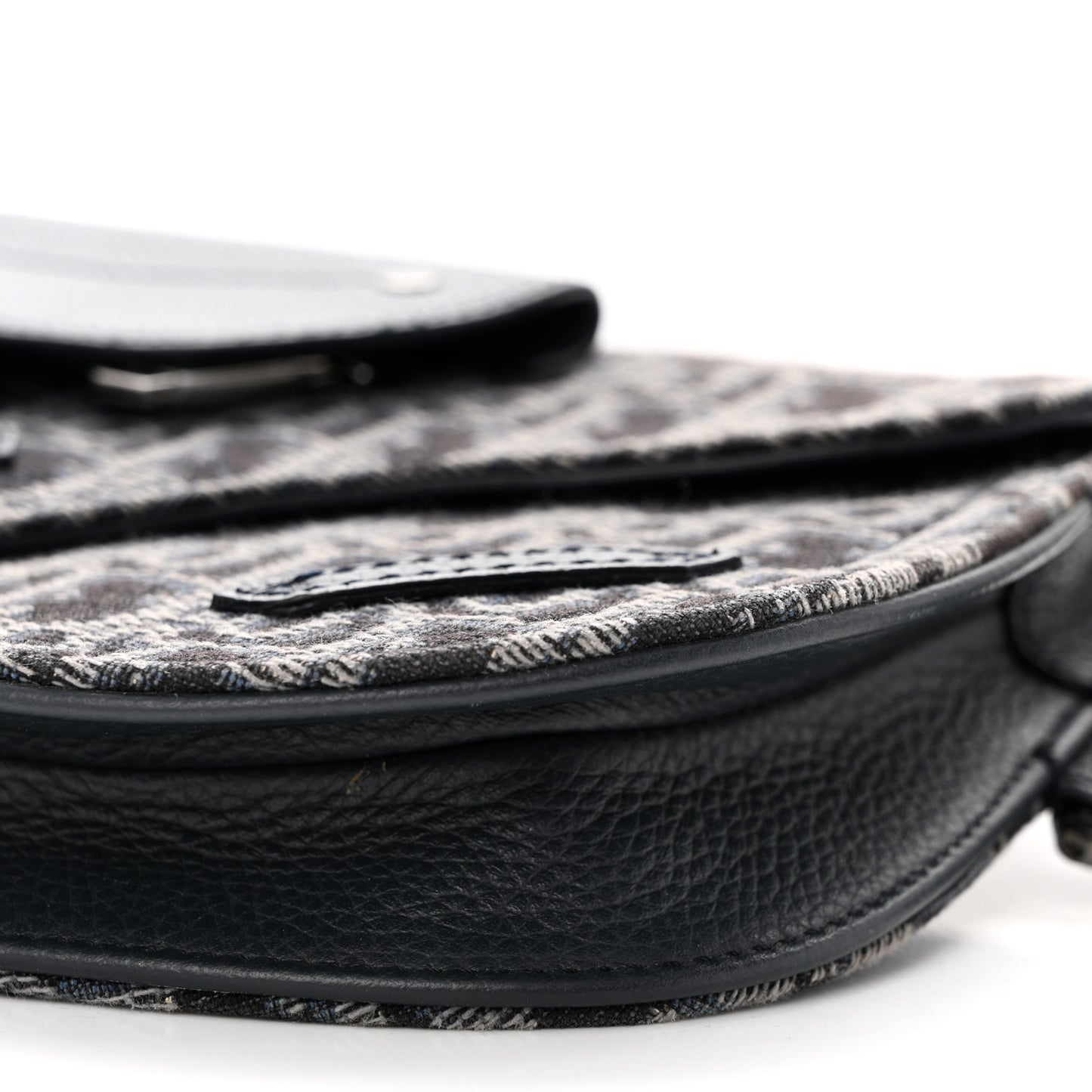 Oblique Saddle Messenger Pouch Black