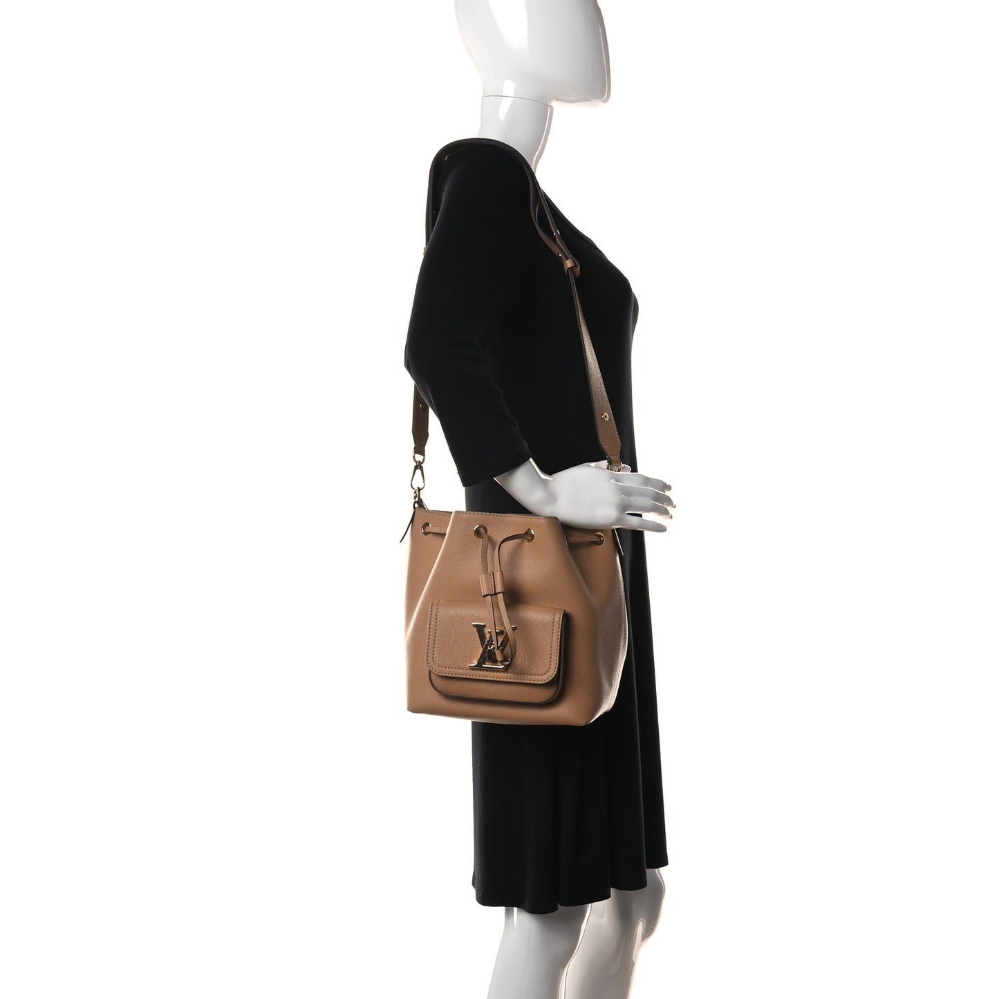 Calfskin Lockme Bucket MM Arizona Beige