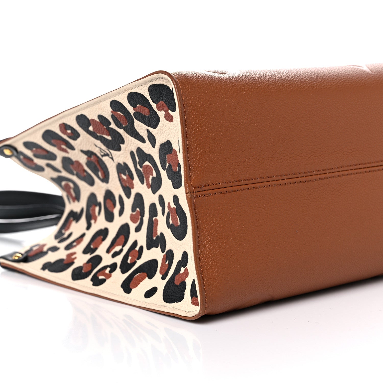 Louis Vuitton Empreinte Monogram Giant Wild At Heart Onthego MM Caramel 7 of 10