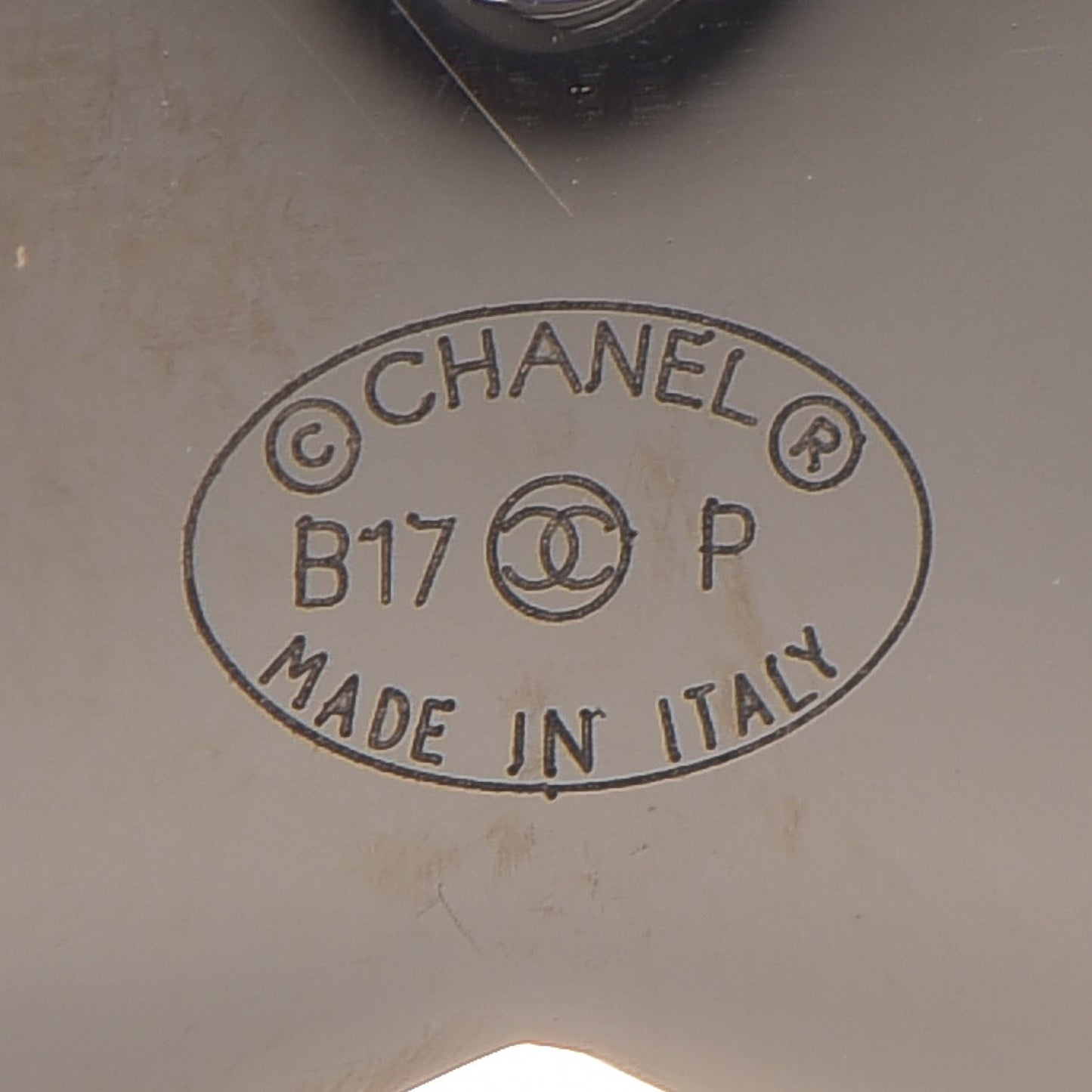 Metal CC Brooch Light Gold