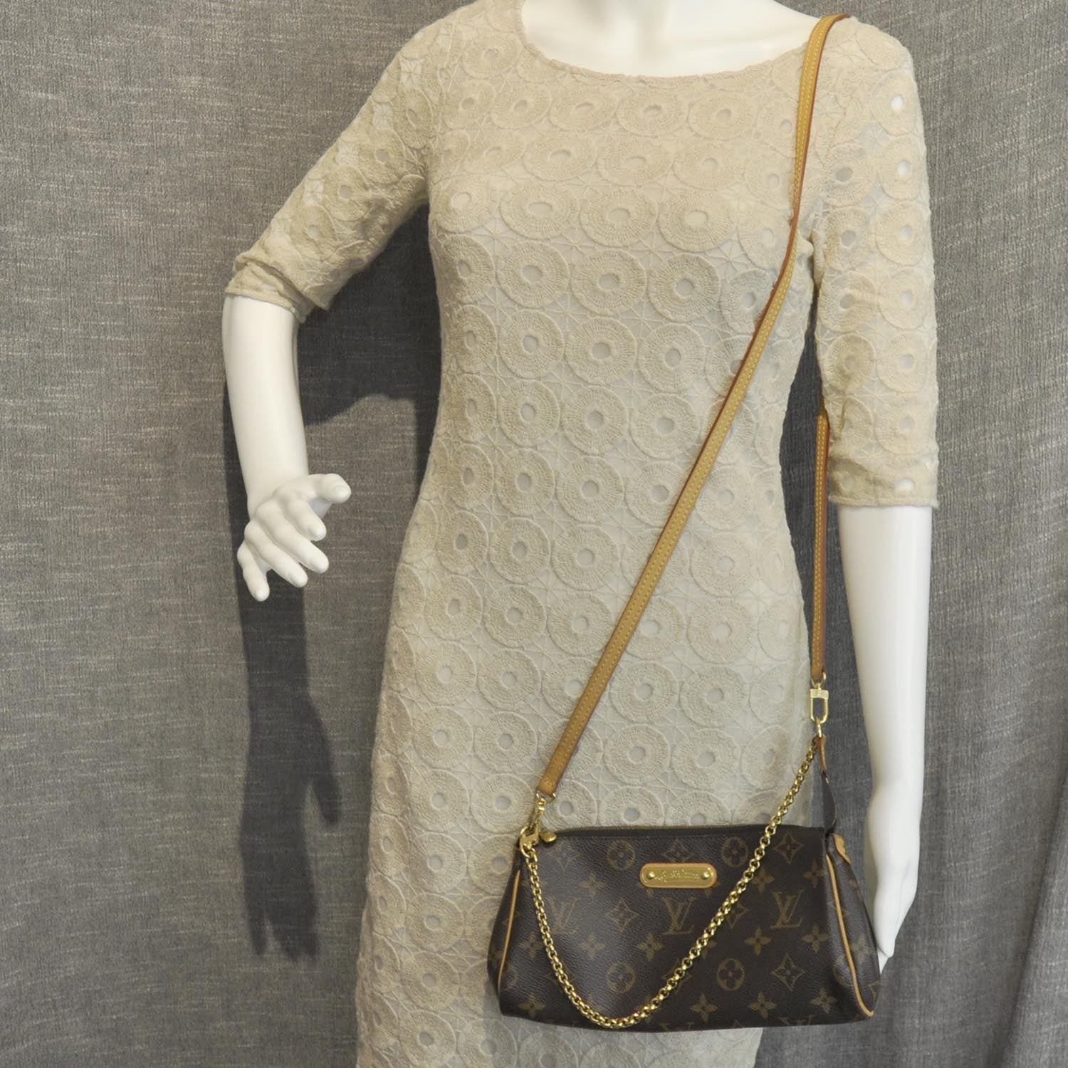 Louis Vuitton Monogram Eva Clutch 2 of 8