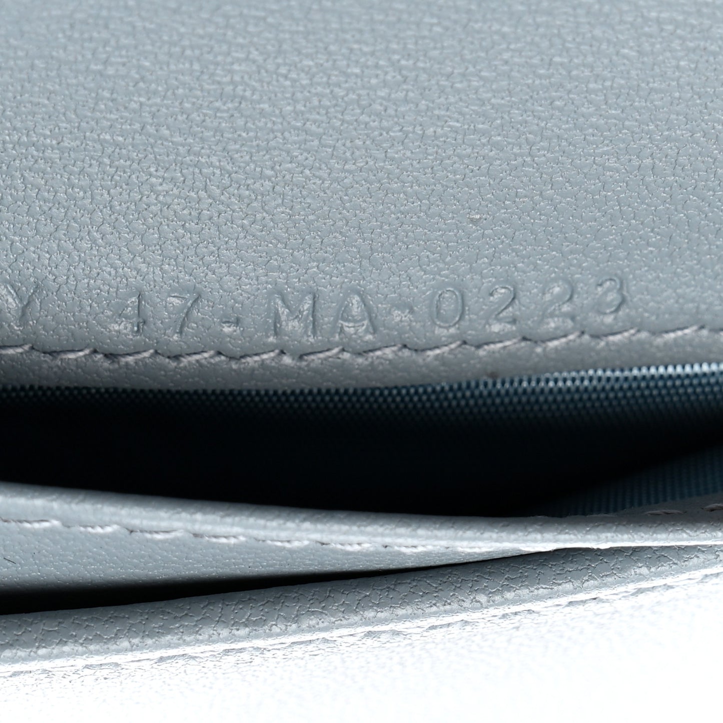 Grained Calfskin Supple Cannage Caro Scarlet Zipped Wallet Cloud Blue
