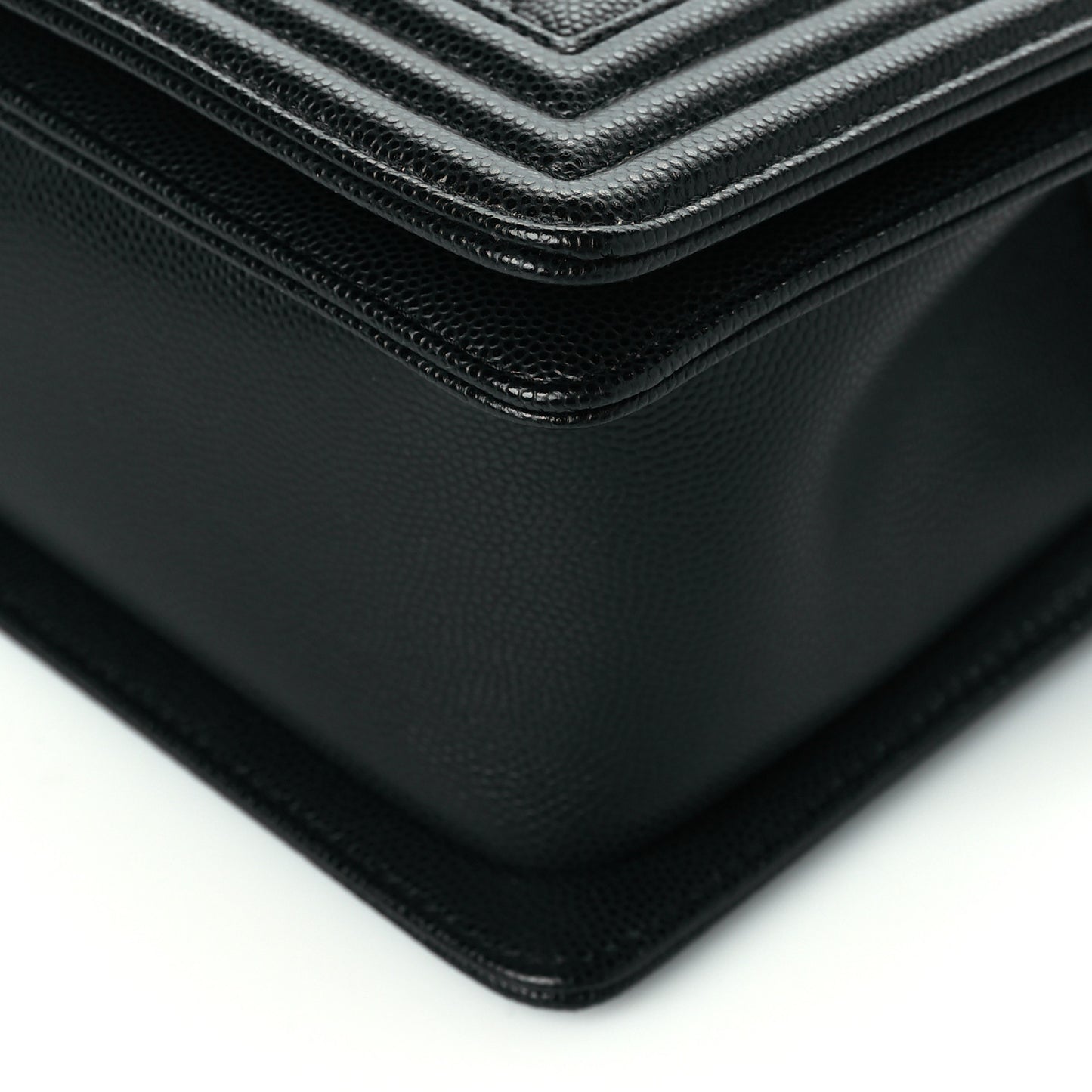 Caviar Quilted Medium Boy Flap Black