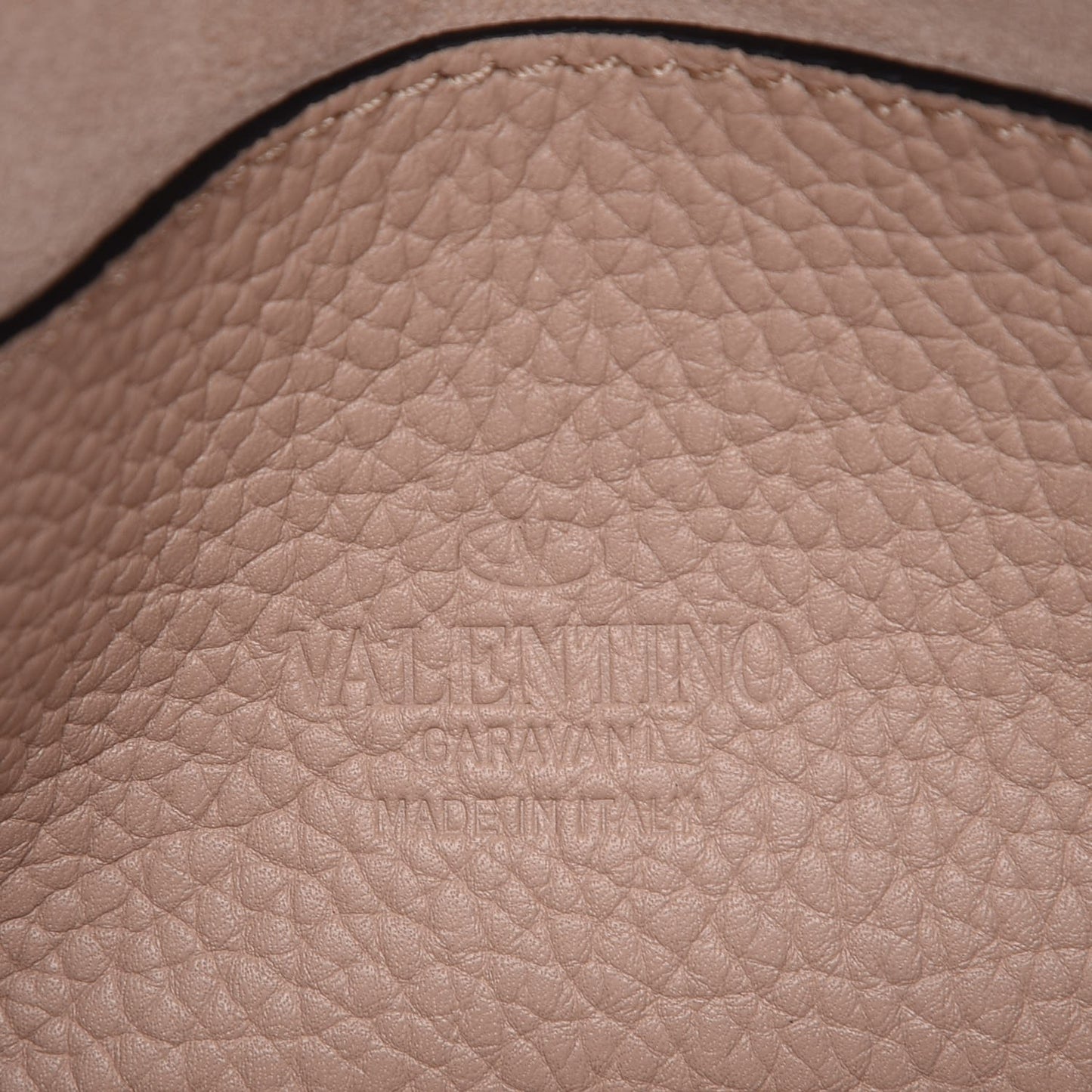 Pebbled Calfskin Medium Rockstud Flip Lock Crossbody Bag Poudre