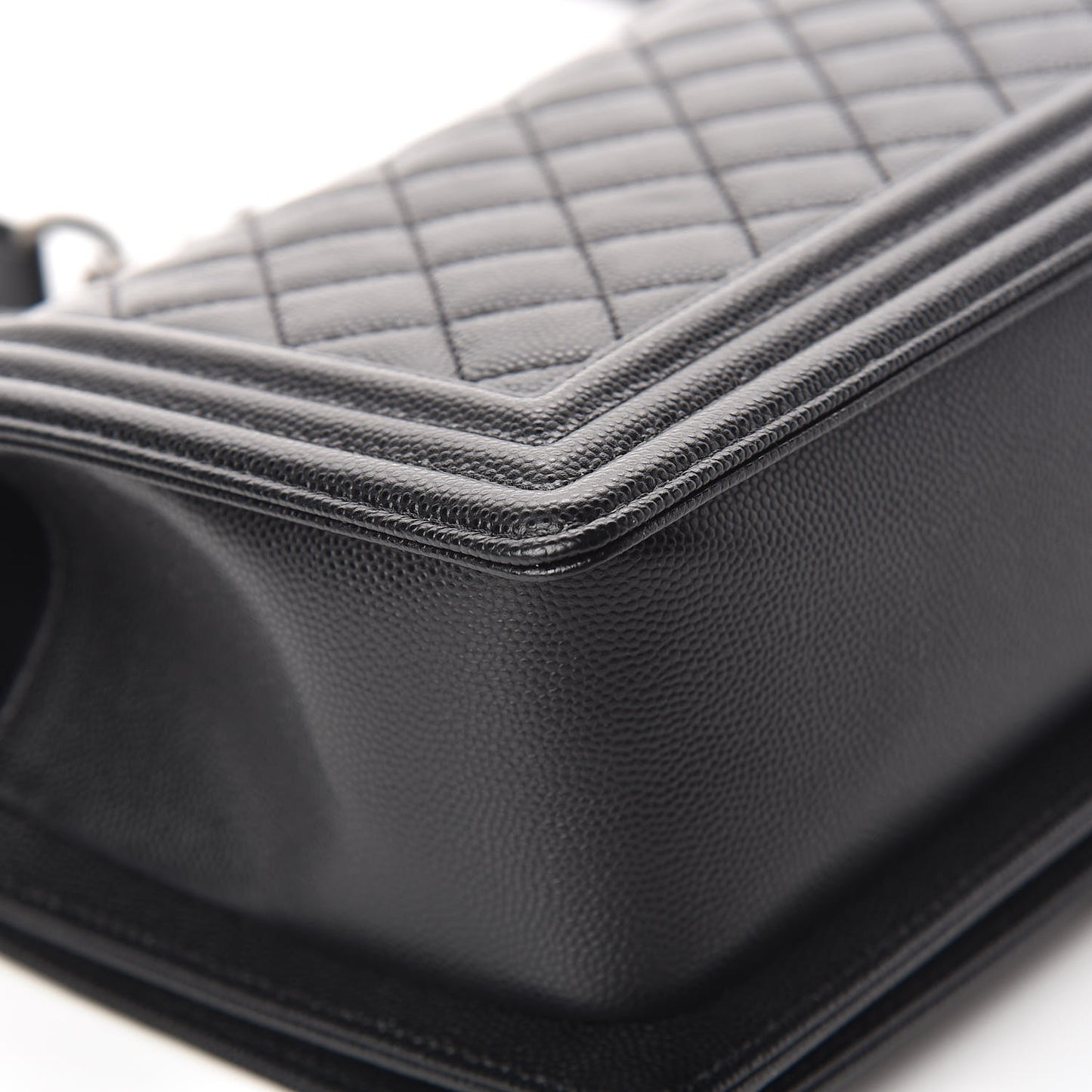 Caviar Quilted Medium Boy Flap Black