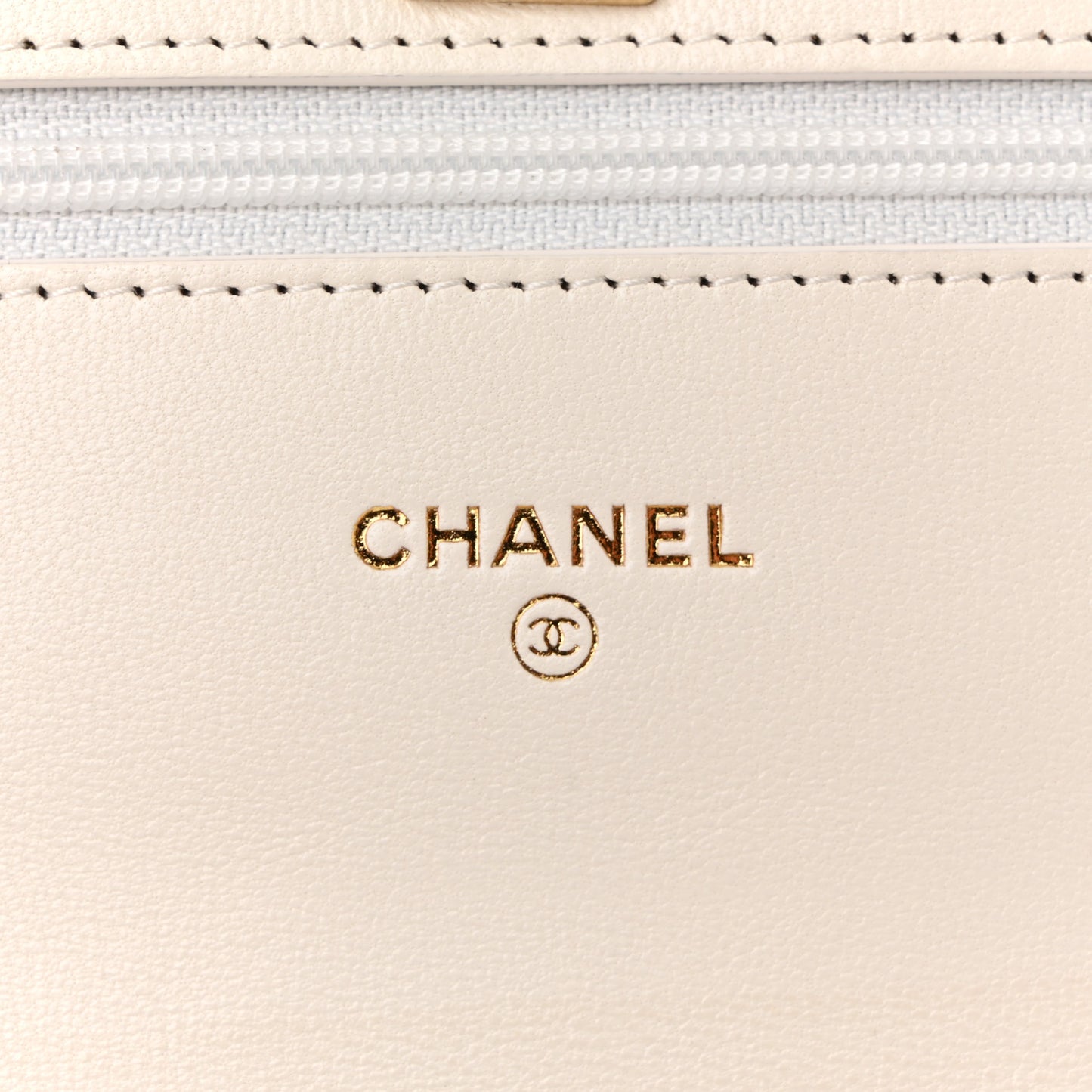 Lambskin Quilted CC Pearl Crush Wallet on Chain WOC White