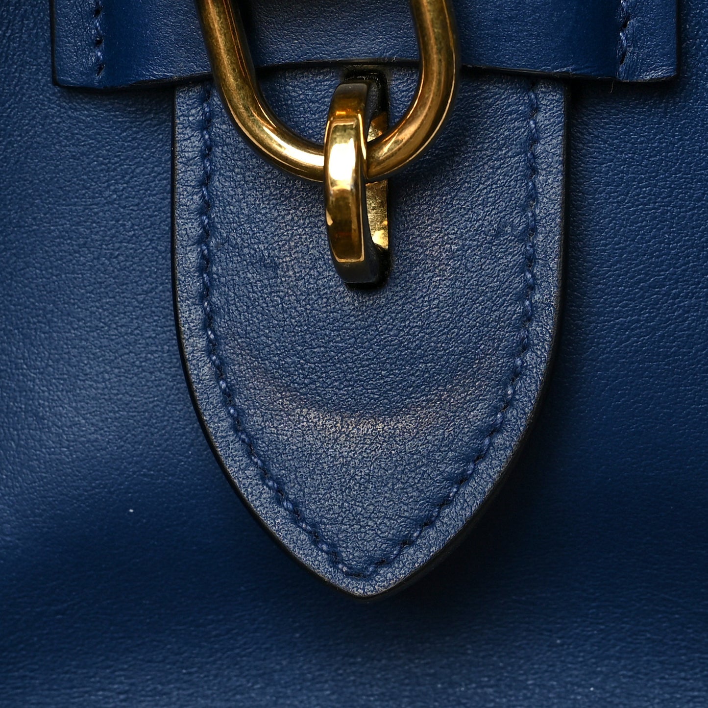 Saffiano City Calfskin Medium Esplanade Bleuette