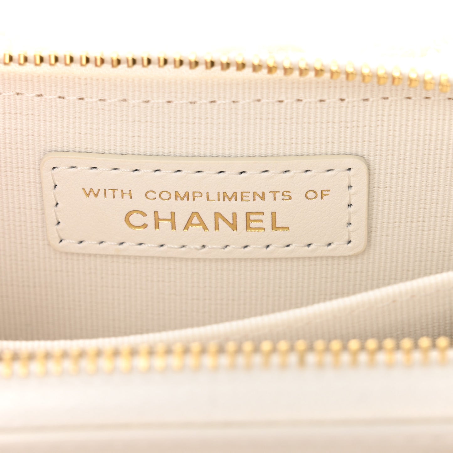 Tweed Quilted Bow Flap Card Holder On Chain White