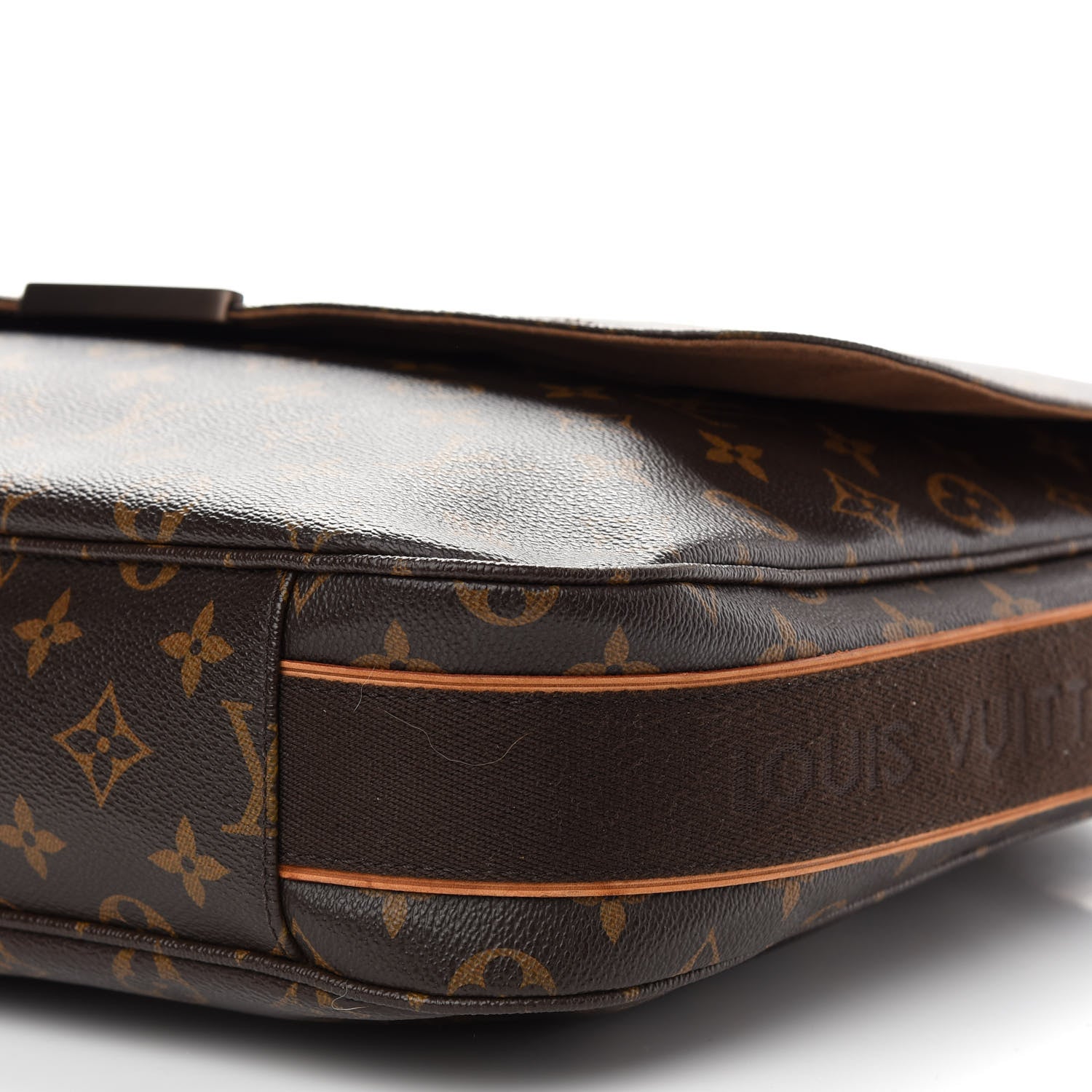 Louis Vuitton Monogram Beaubourg MM Messenger Bag 8 of 10