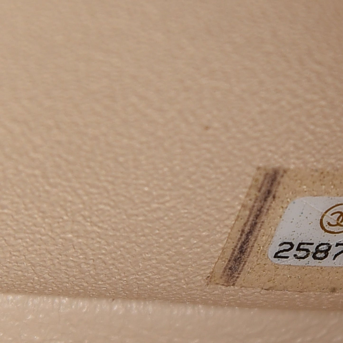 Caviar Quilted Jumbo Double Flap Beige Clair
