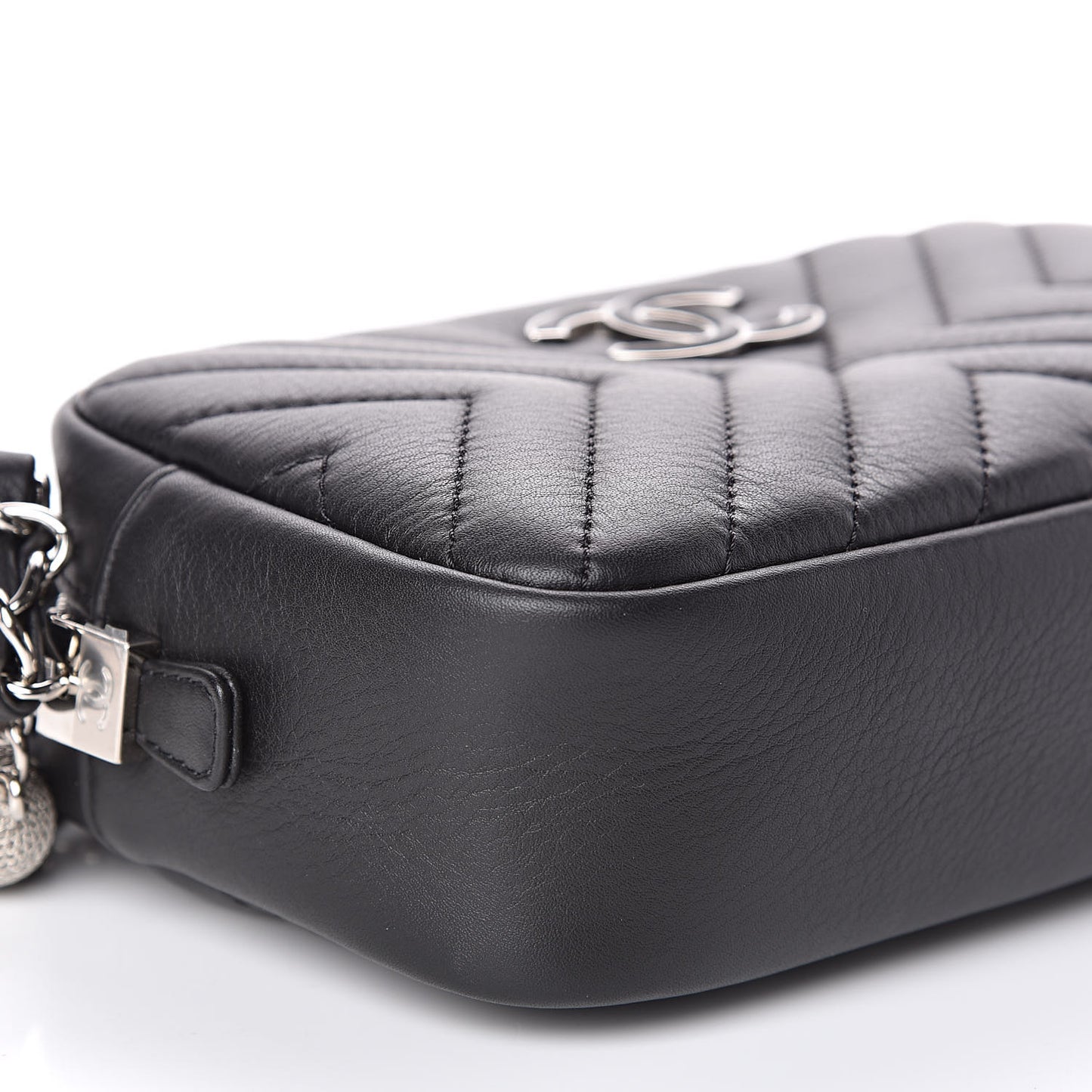 Calfskin Diagonal Chevron Quilted Tassel Camera Case Black