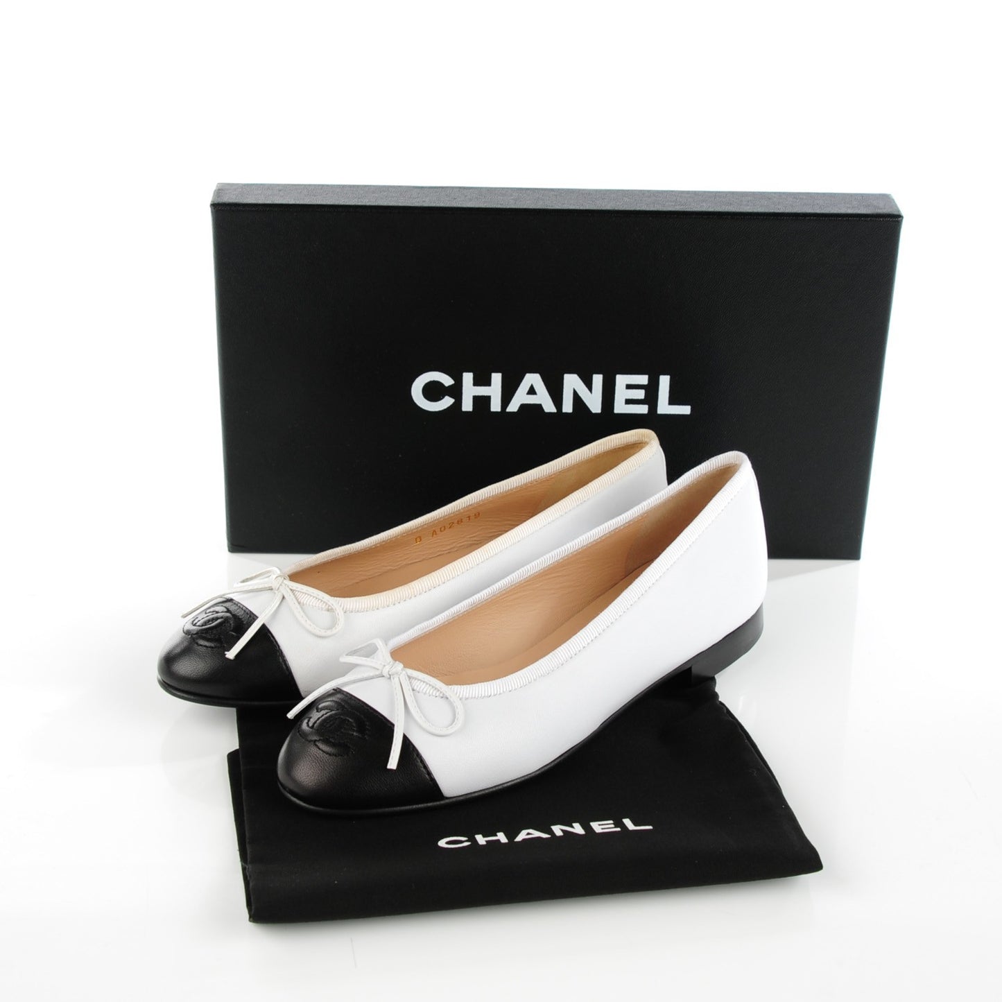 Lambskin CC Cap Toe Ballerina Flats 35 White Black