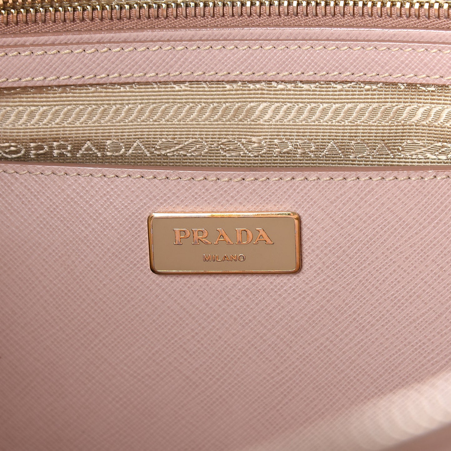 Saffiano Medium Galleria Double Zip Tote Cammeo