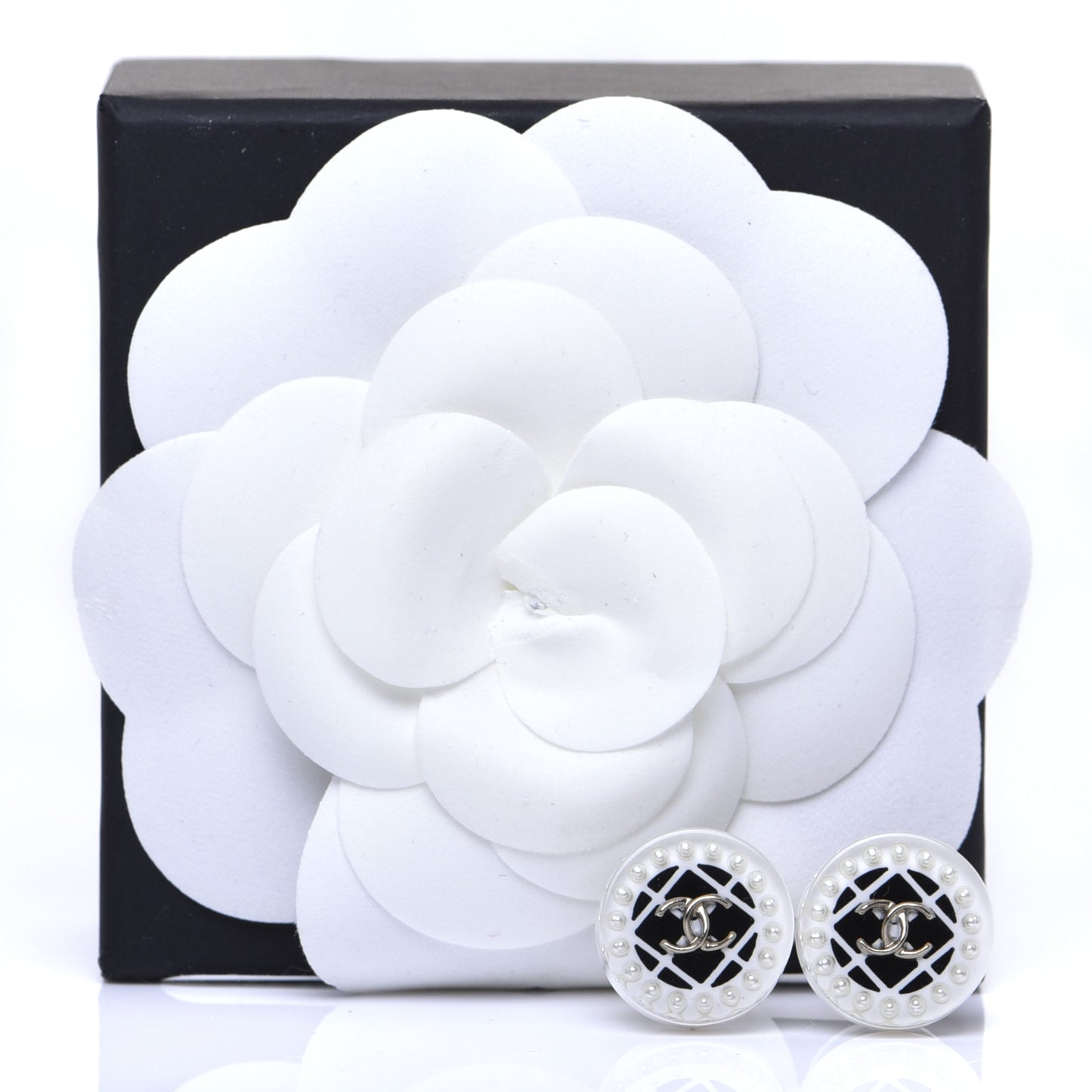Resin Pearl CC Earrings White Black