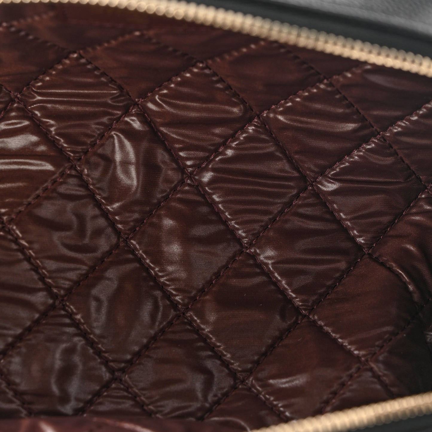 Caviar Quilted Toiletry Case With Chain Black