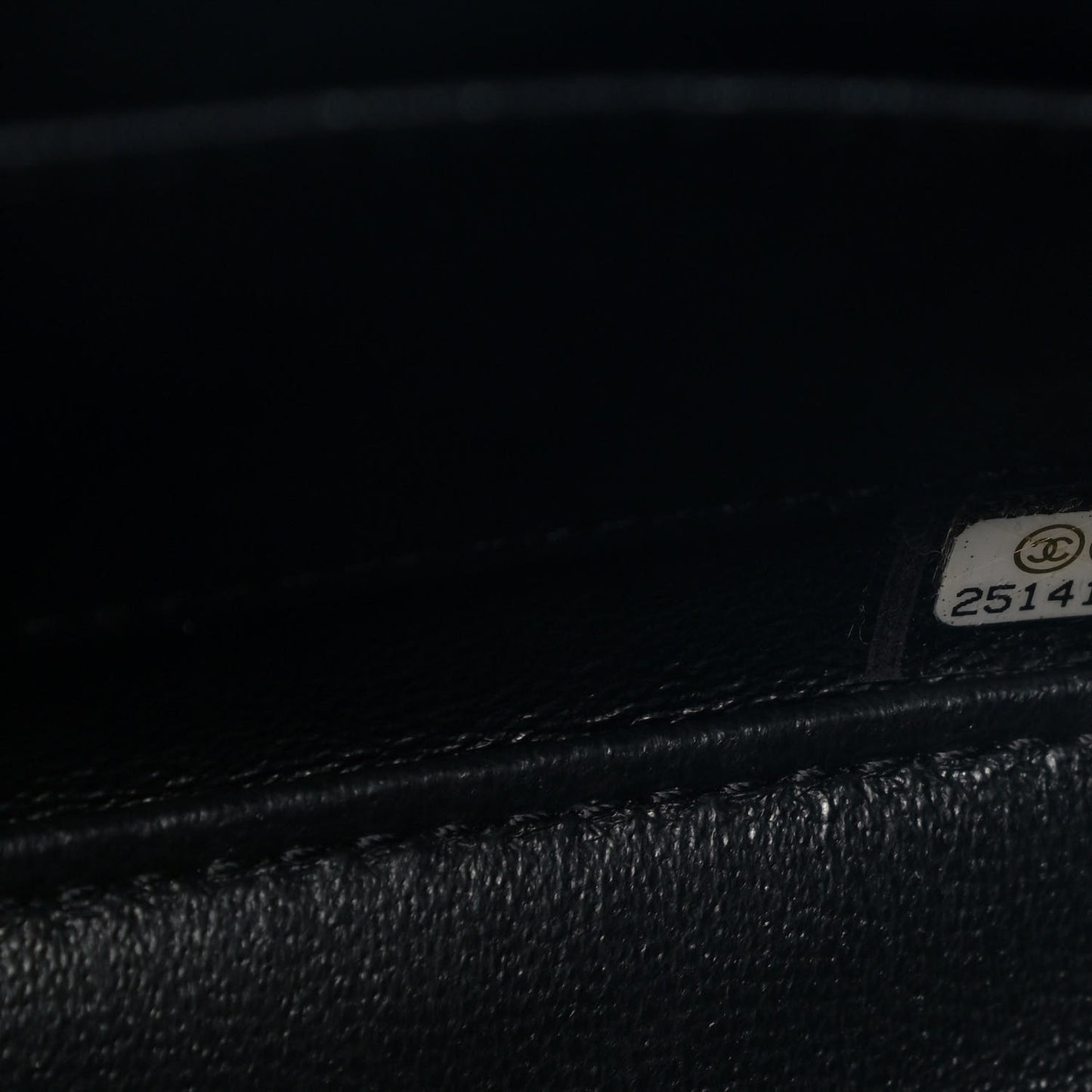 Caviar Quilted Large CC Filigree Vanity Case Black