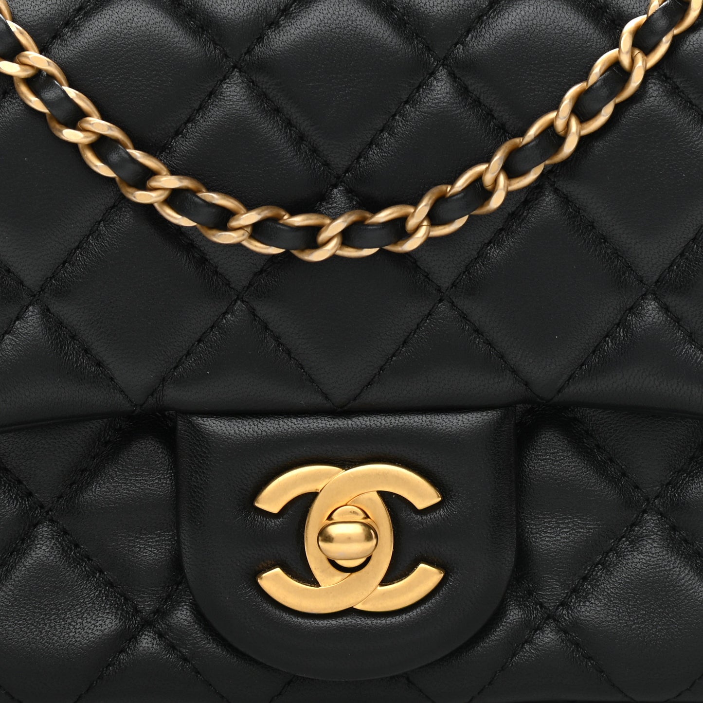 Lambskin Quilted Mini Pearl Crush Flap Black