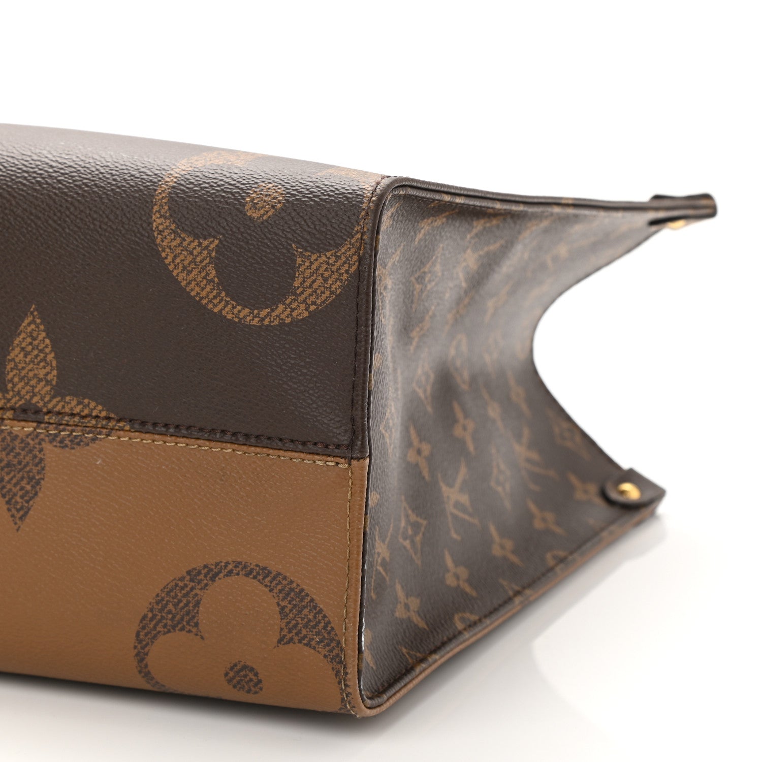 Louis Vuitton Reverse Monogram Giant Onthego MM 9 of 18