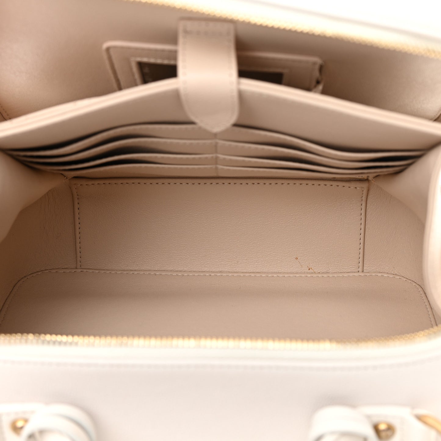 Caviar Quilted Large CC Filigree Vanity Case White