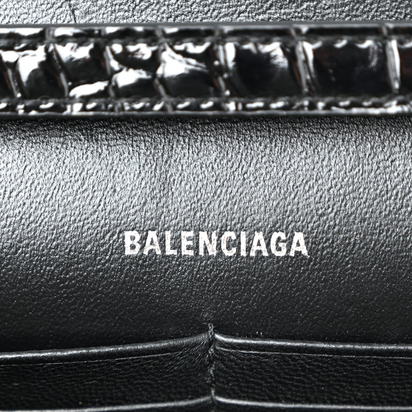 Shiny Calfskin Monochrome Crocodile Embossed Hourglass Chain Bag Black