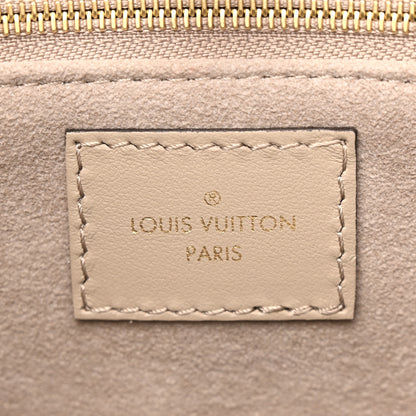 Louis Vuitton Empreinte Monogram Giant Onthego MM Tourterelle 6 of 12
