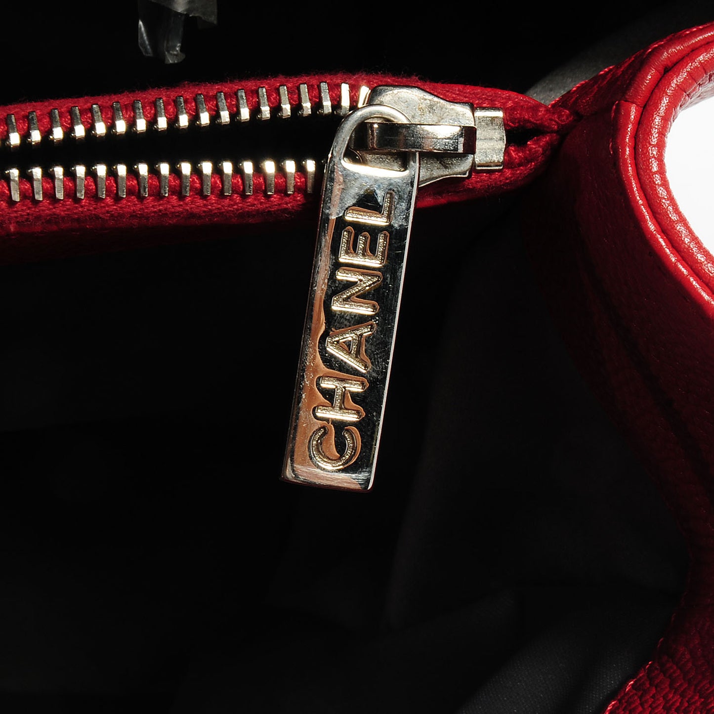 Caviar XL Grand Shopping Tote GST Red