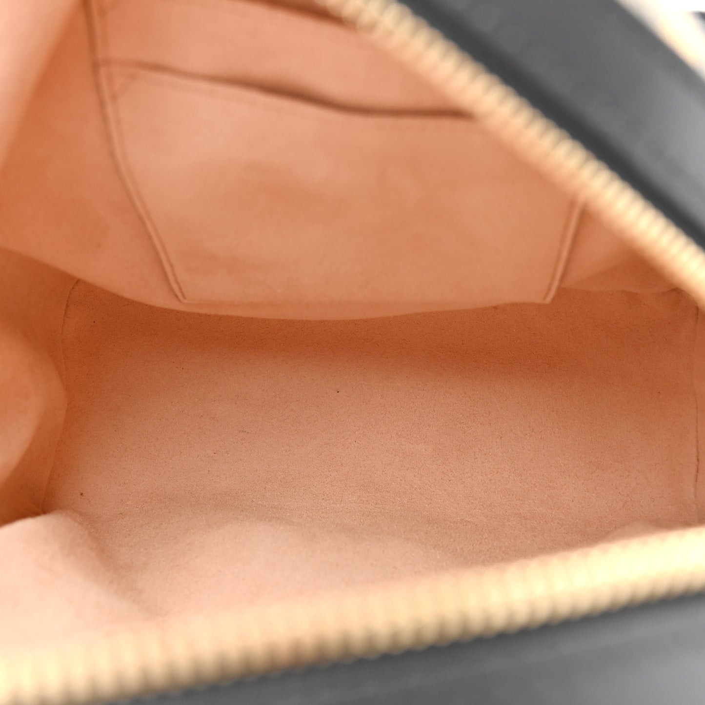 GG Supreme Monogram Bees Print Small Day Backpack Beige Oro Black