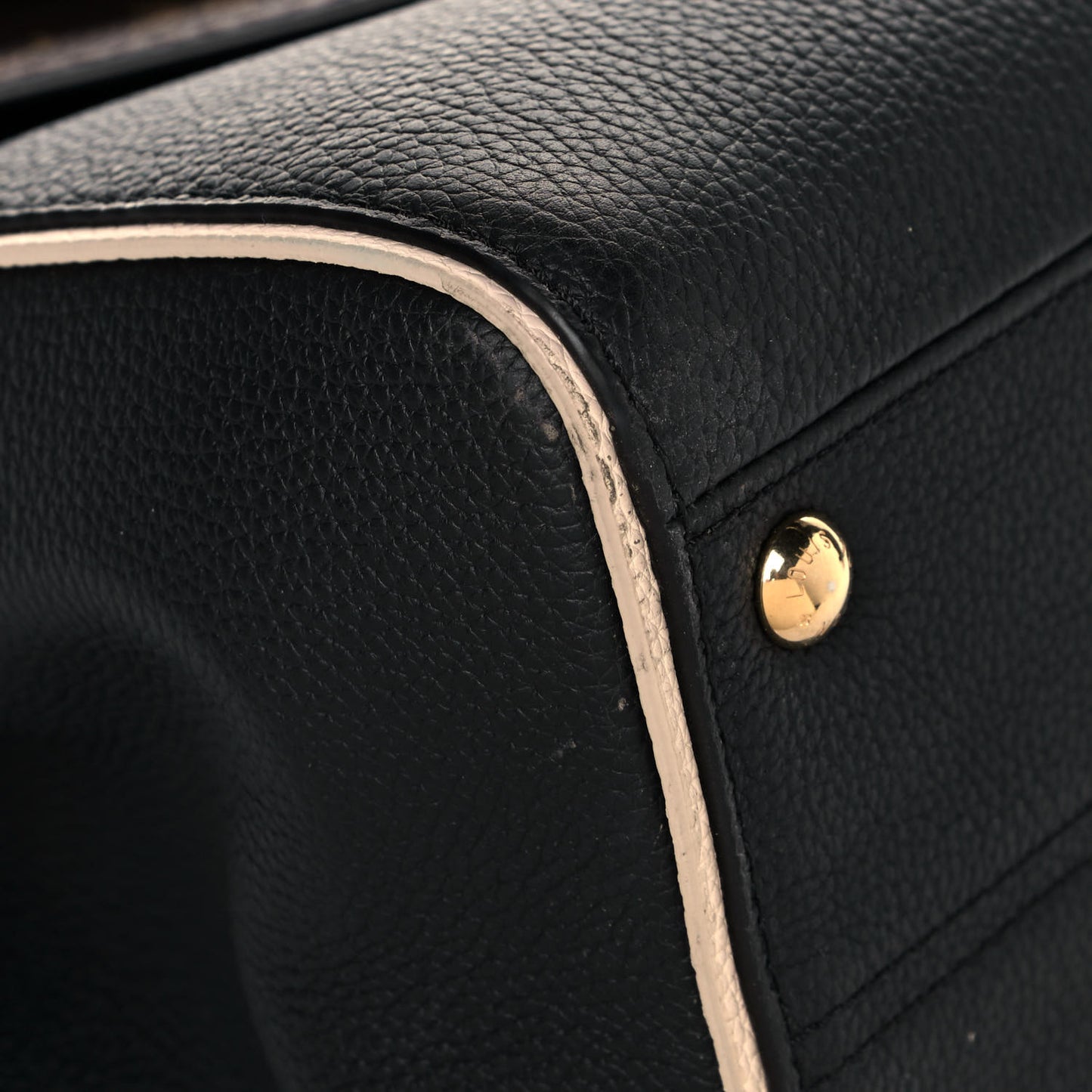 Monogram Double V Black
