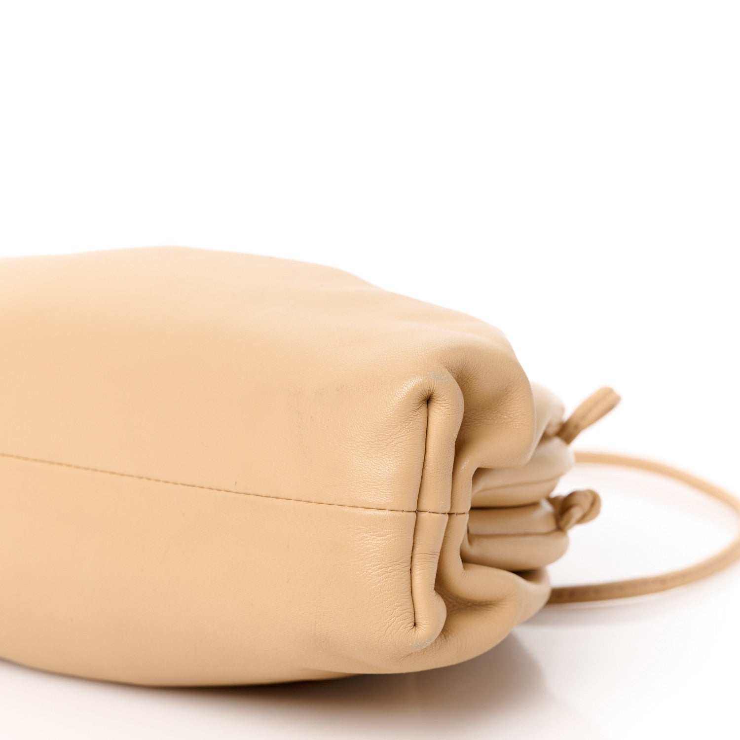 BOTTEGA VENETA ベージュ ソフトケース Bottega Veneta Cassette Lamb Beige | SACLÀB