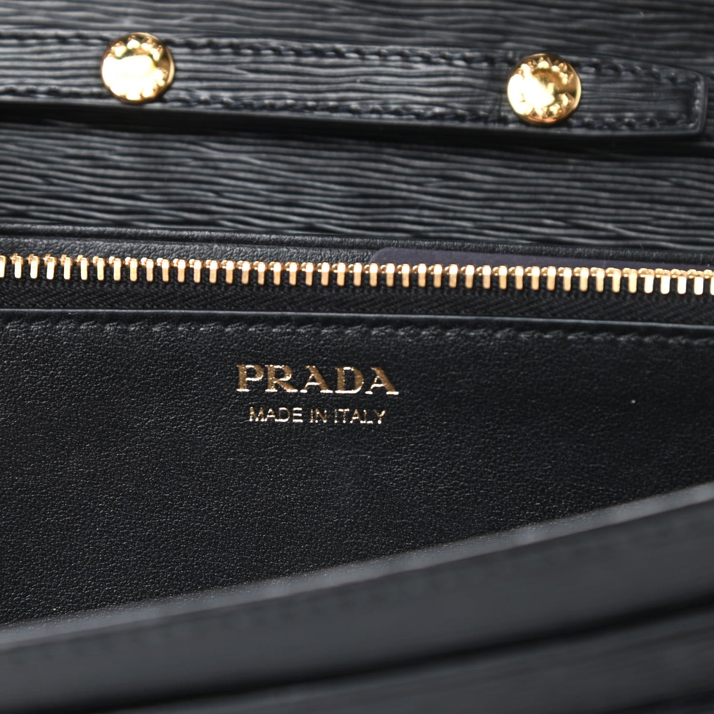 Vitello Move Metal Oro Chain Wallet Black