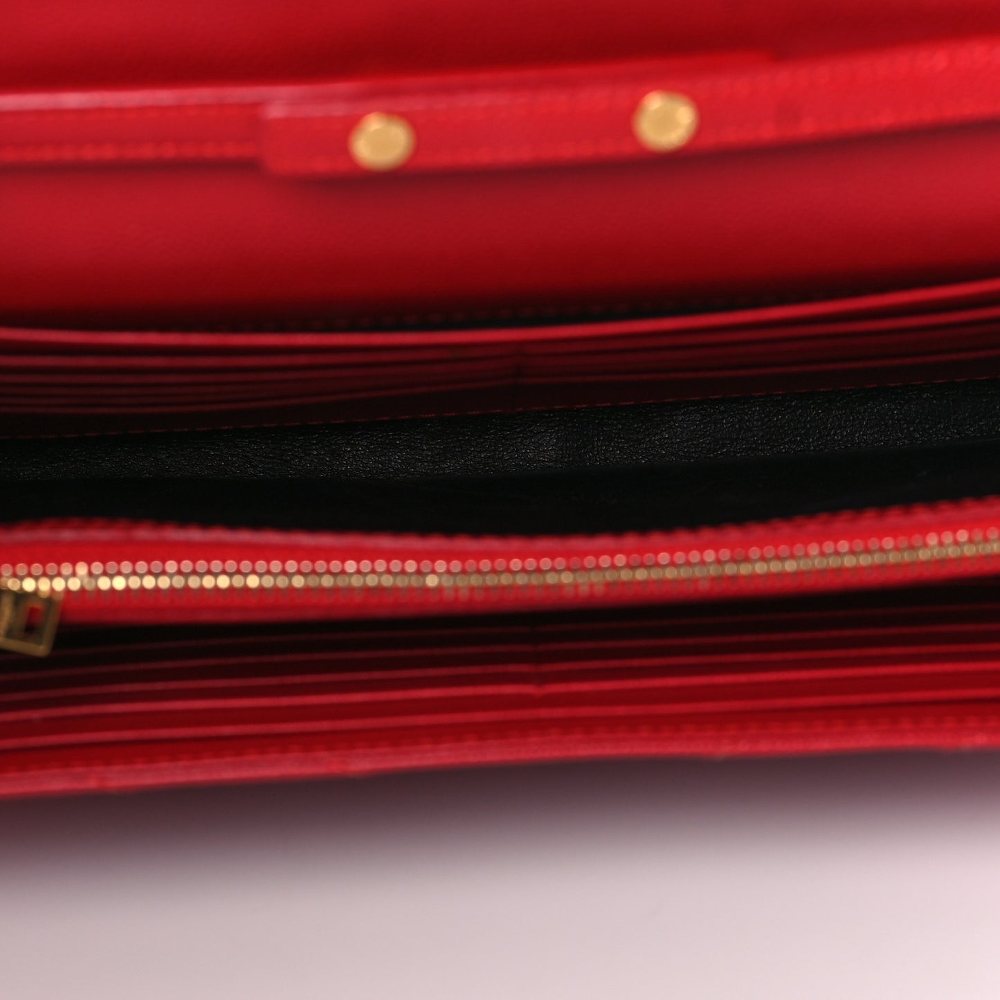 Grain De Poudre Matelasse Chevron Monogram Chain Wallet Rouge Eros
