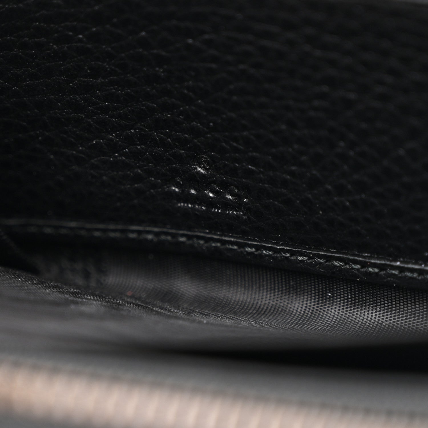 Gucci Pebbled Calfskin Blind For Love Zip Around Wallet Black 8 of 9