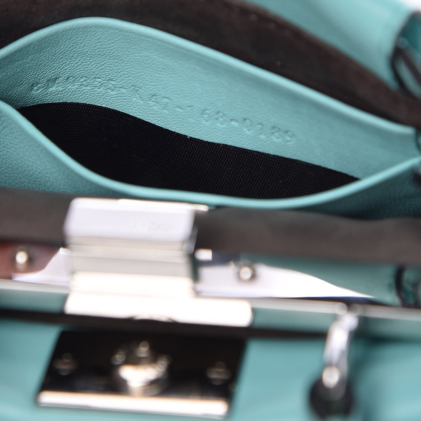 Shiny Nappa Micro Peekaboo Iconic Satchel Turchese Egiz