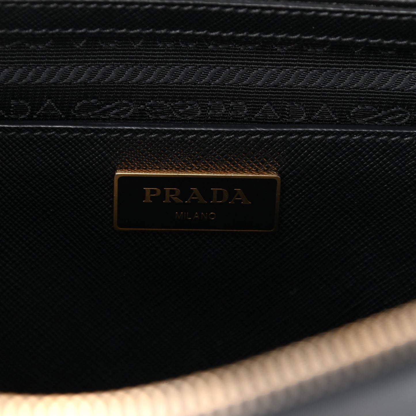 Saffiano Medium Galleria Double Zip Tote Black