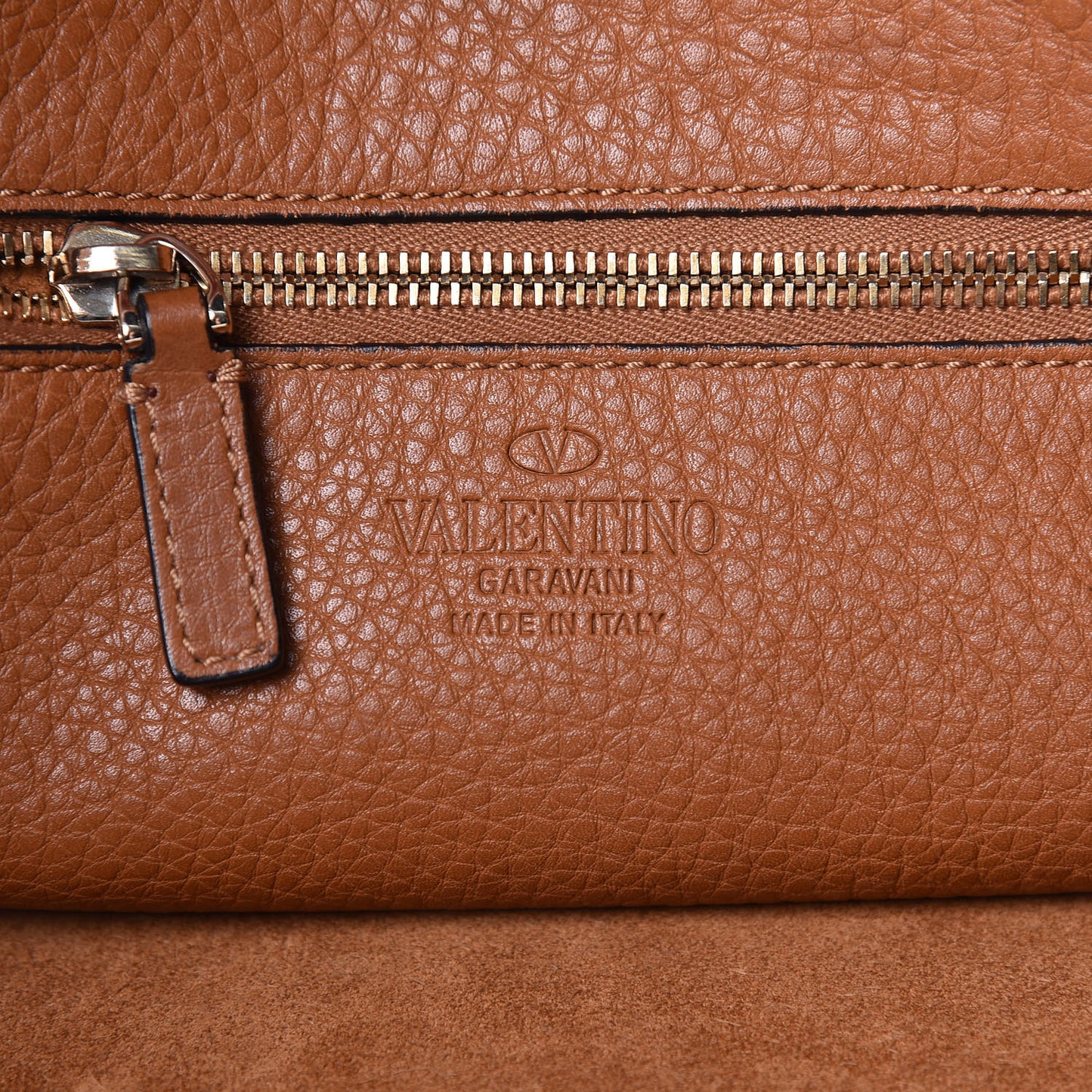 Pebbled Calfskin Large Rockstud Flip-Lock Messenger Bag Light Cuir