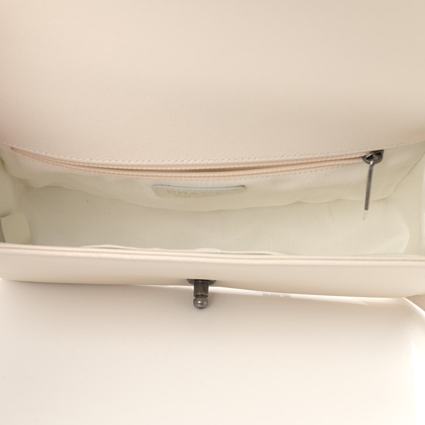 Caviar Quilted New Medium Boy Flap Ivory
